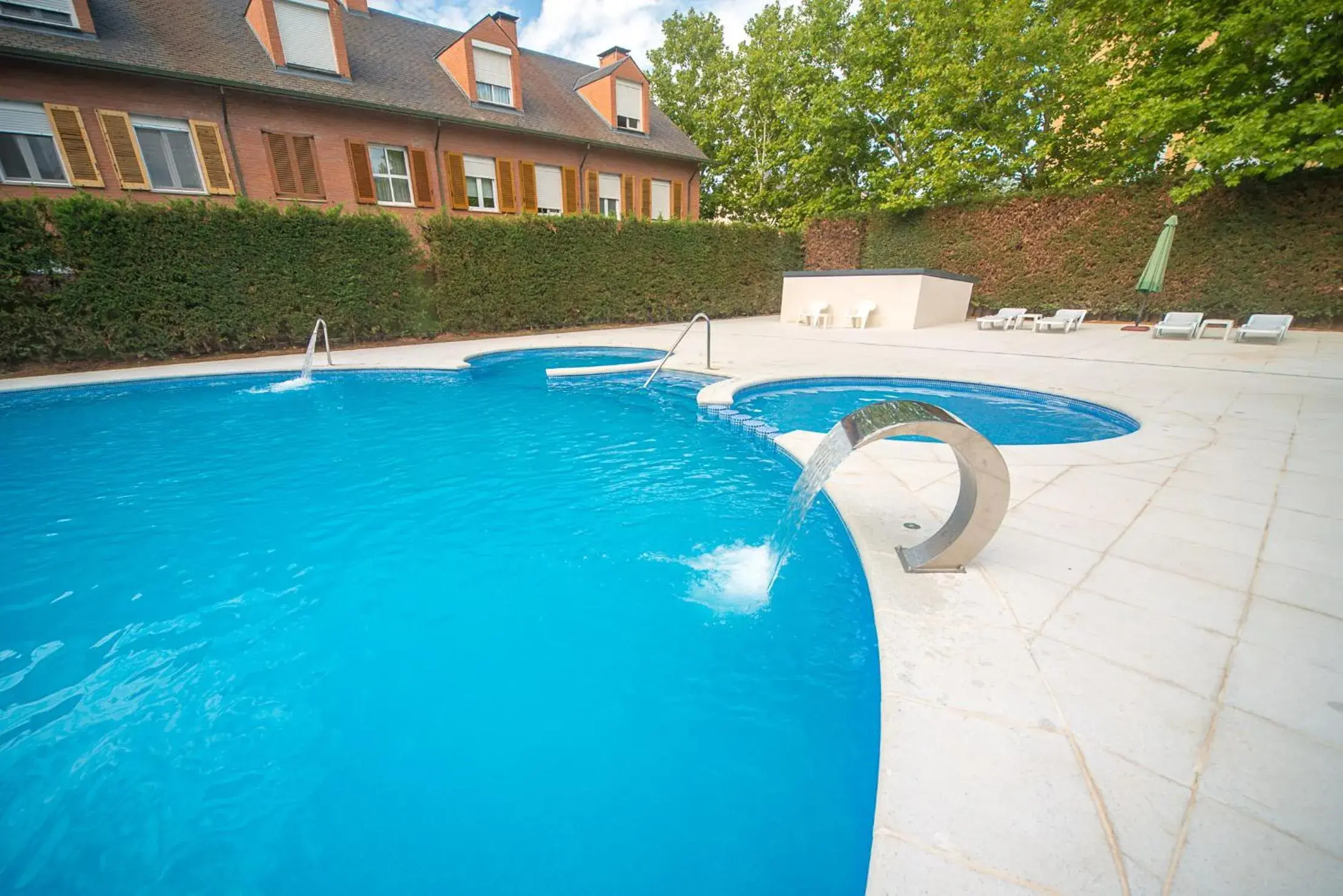 Swimming Pool in Hotel Oroel