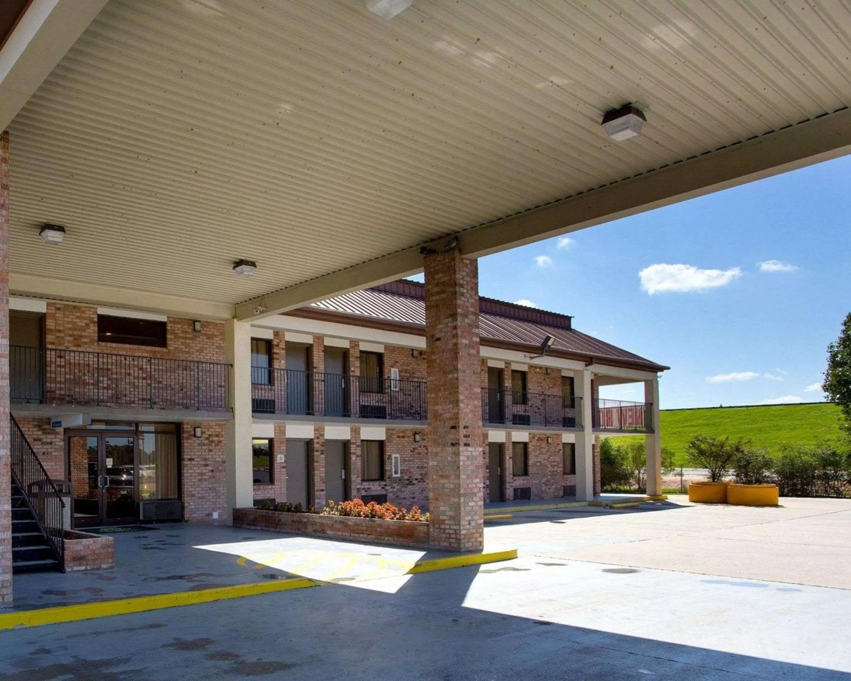 Property building in Quality Inn Hammond