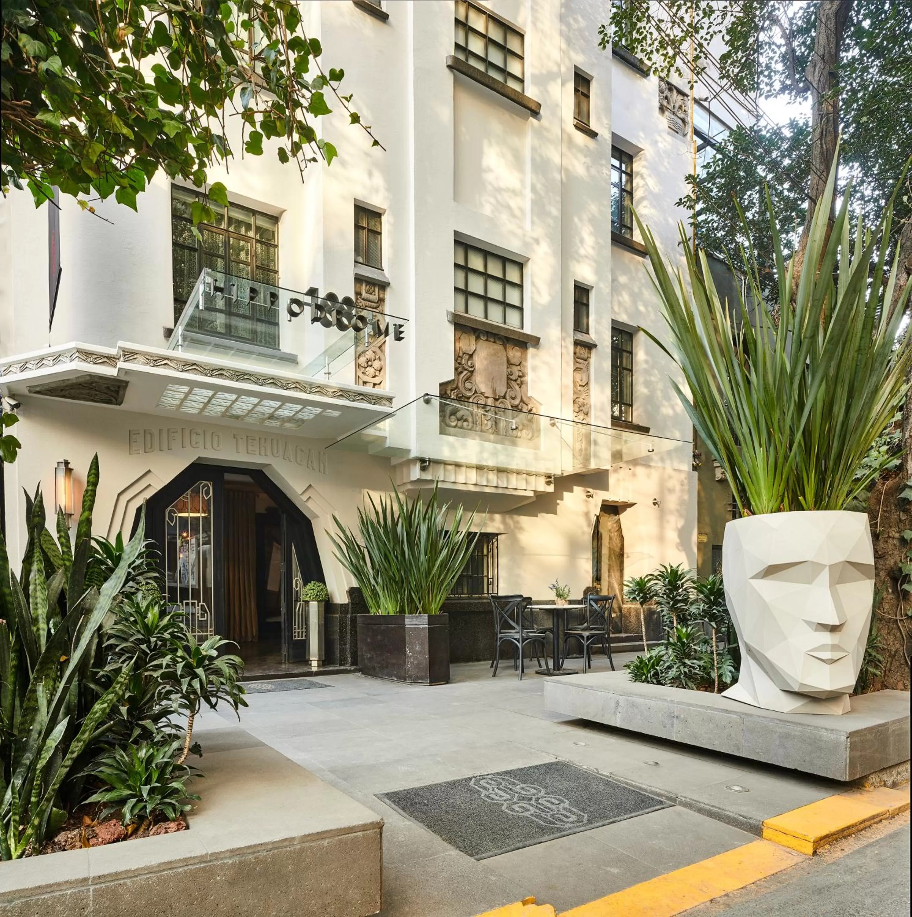 Facade/entrance in Hippodrome Hotel Condesa