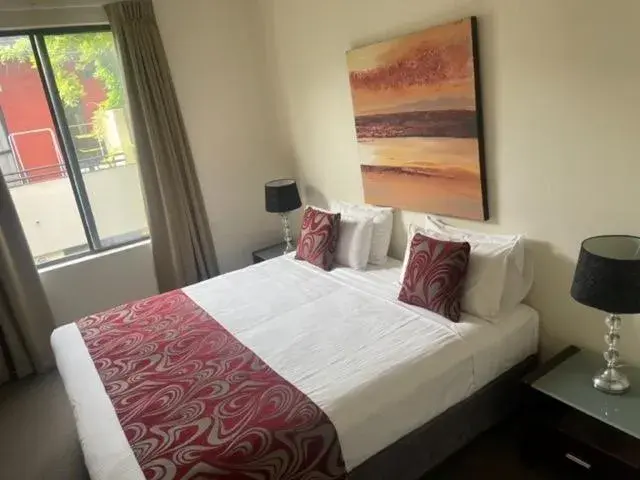 Bed in RNR Serviced Apartments Adelaide - Sturt St