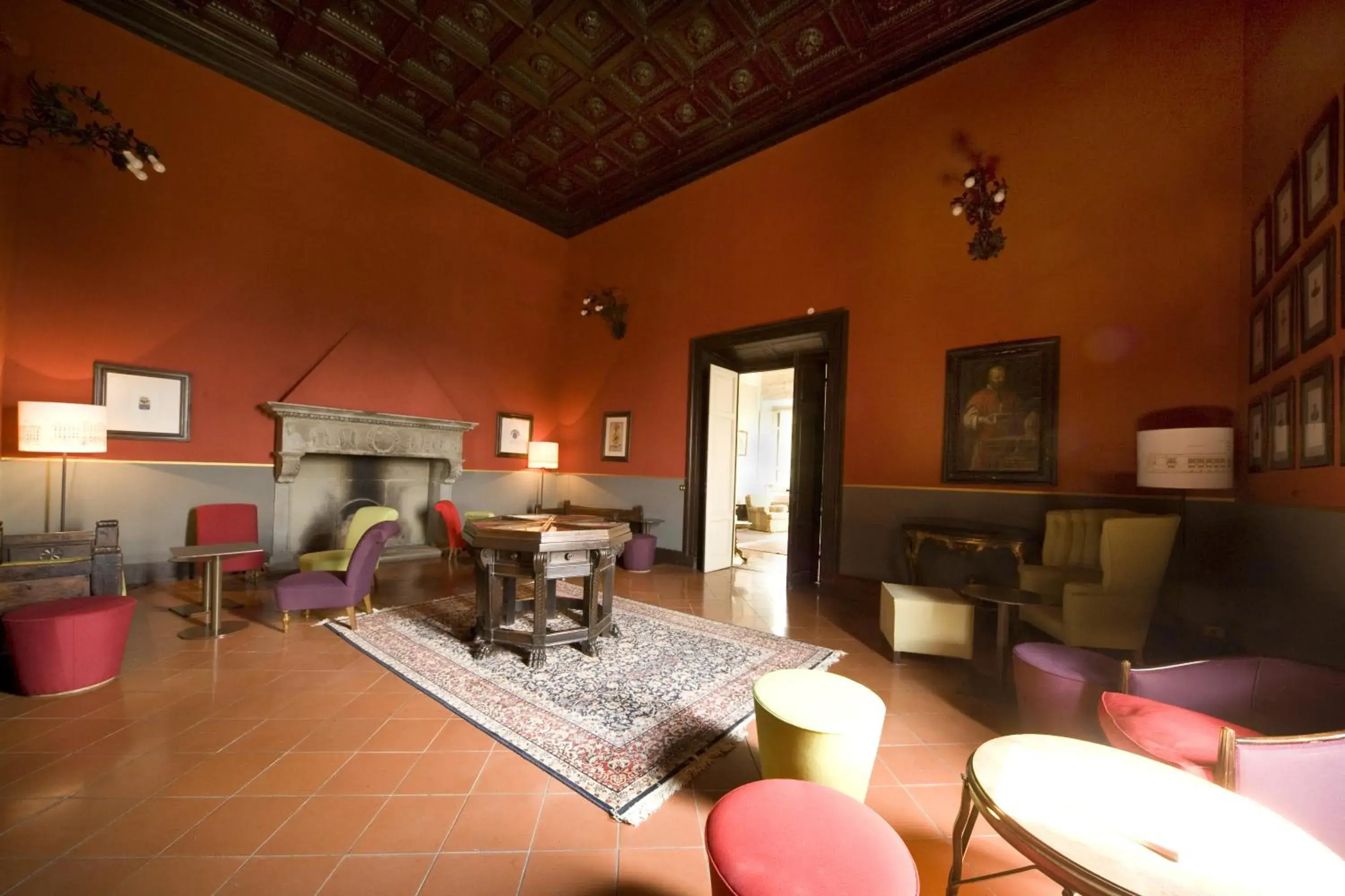 Lobby or reception, Kitchen/Kitchenette in Villa Pitiana