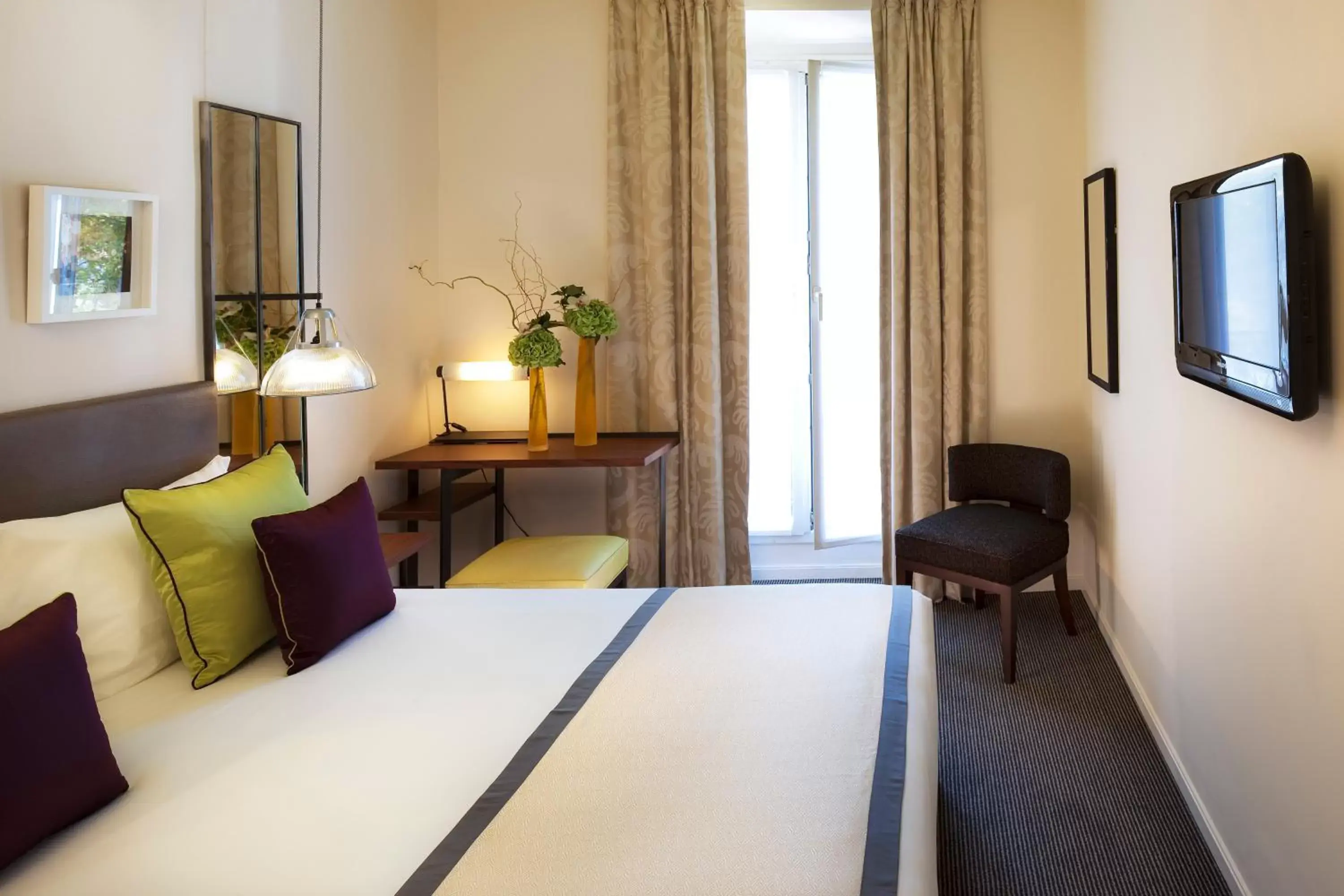 Bedroom, Bed in Hôtel Marais Bastille