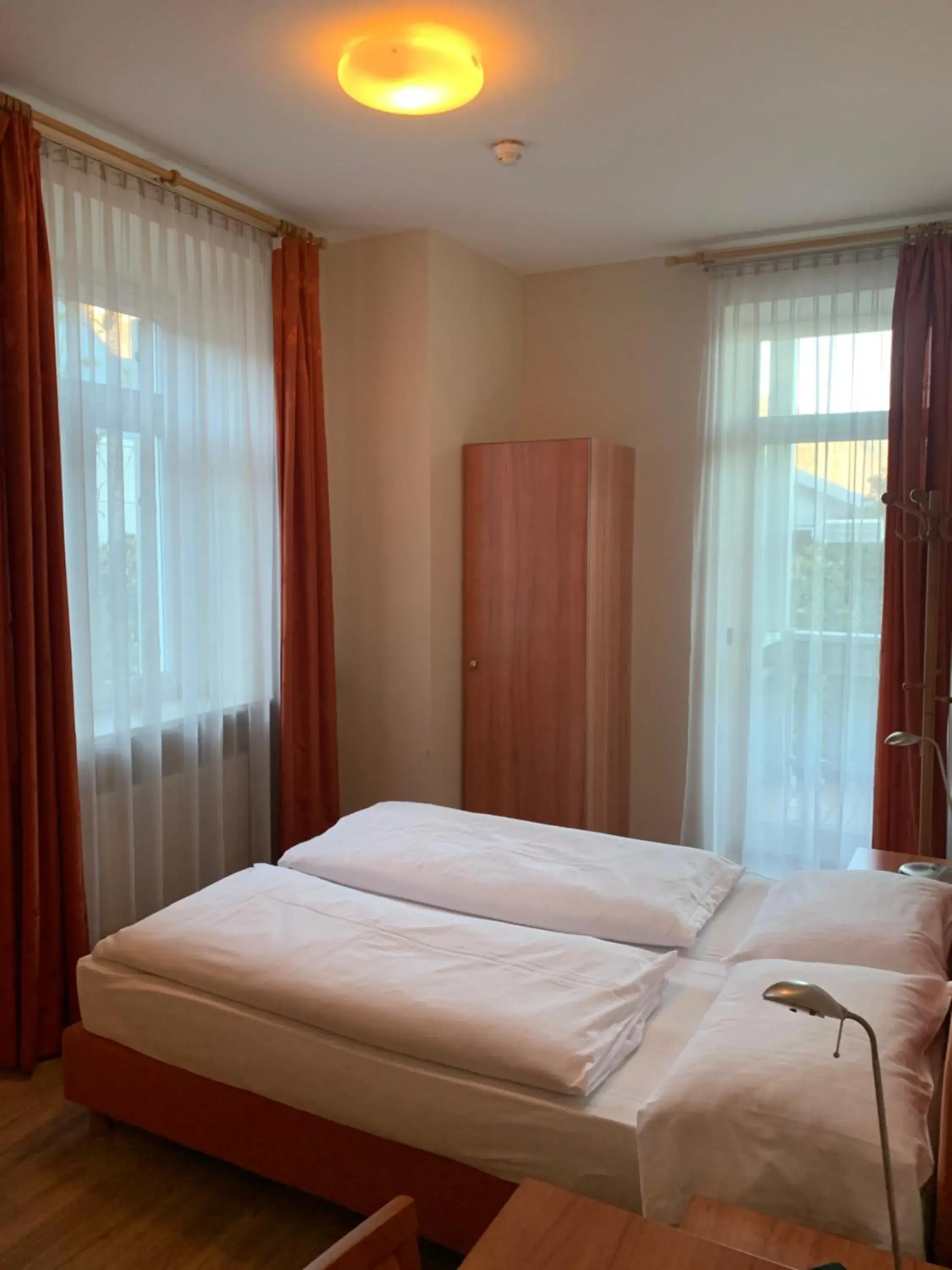 Photo of the whole room, Bed in Albergo Cavallino s'Rössl