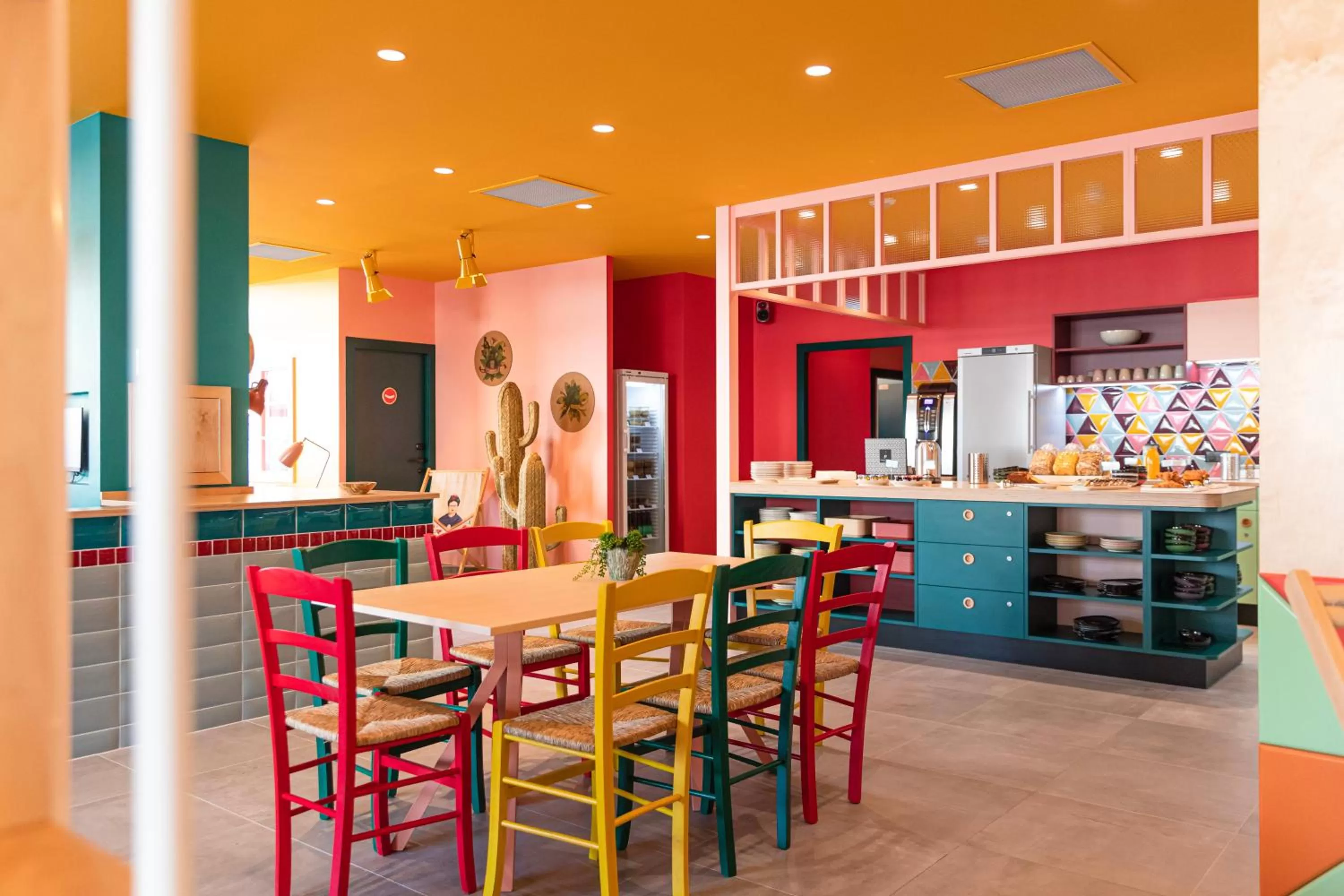 Communal kitchen in PAUL & PIA - Welcome Home Hotel