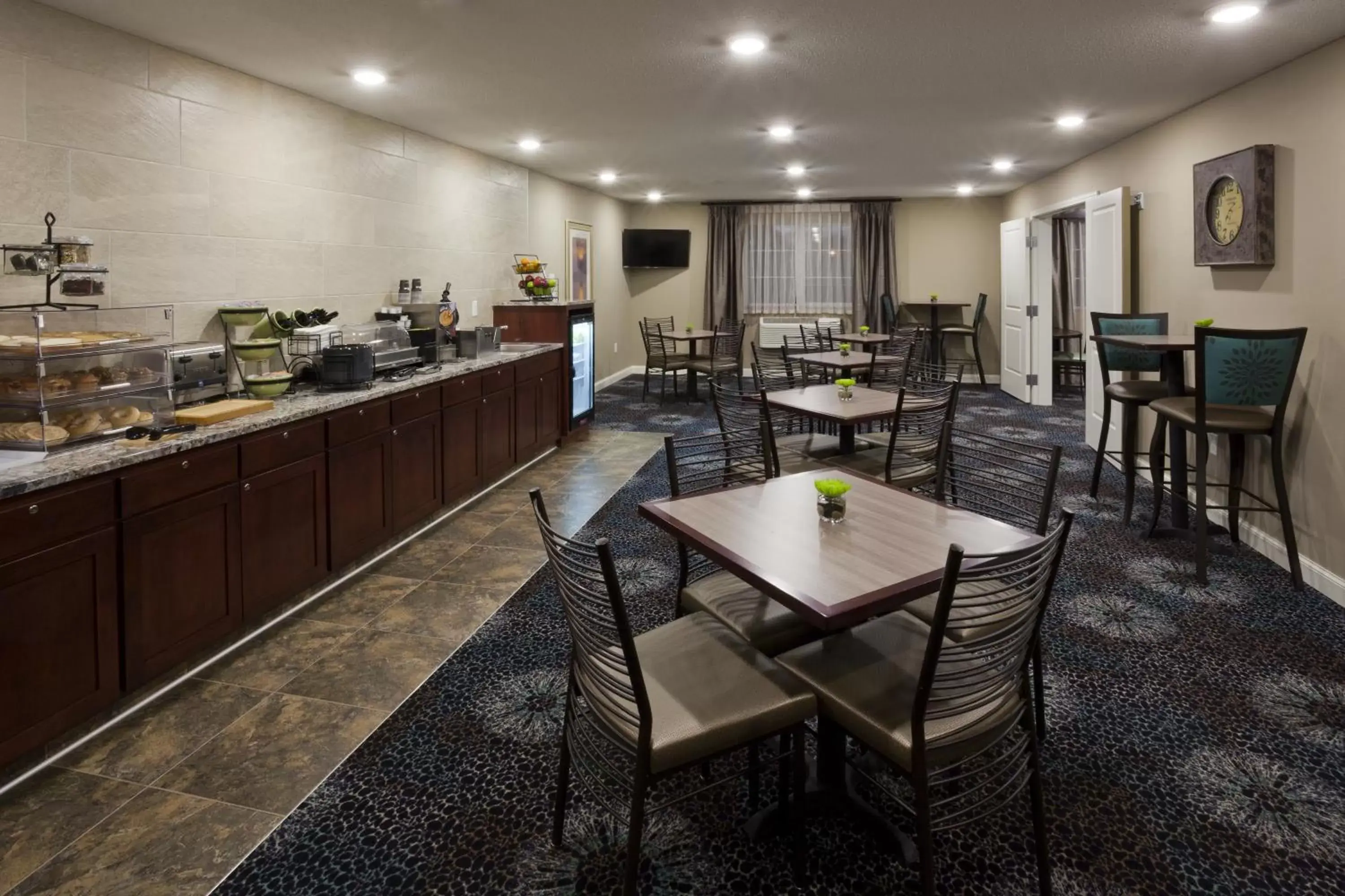 Dining area, Restaurant/Places to Eat in GrandStay Hotel & Suites - Glenwood