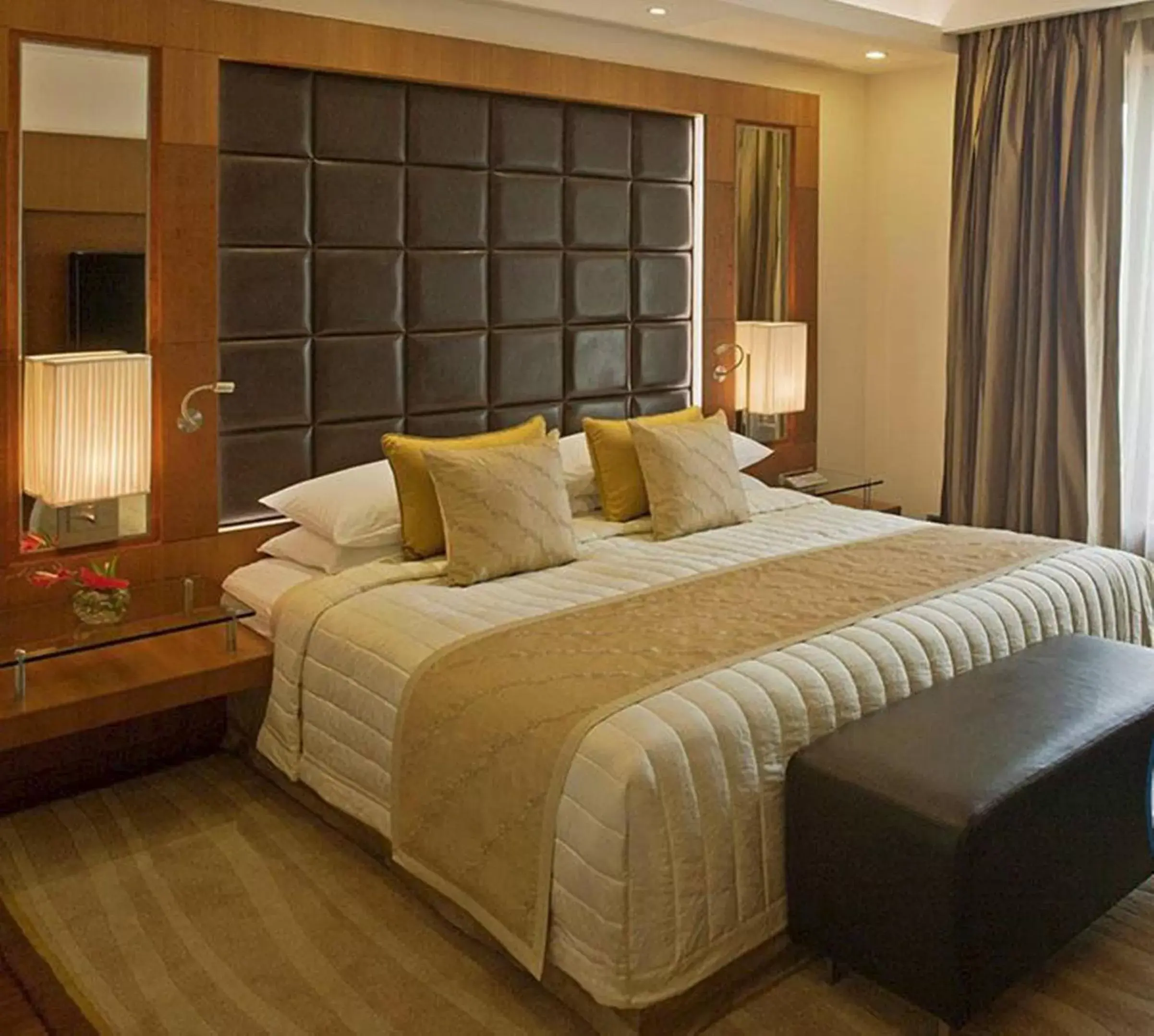 Bed in Radisson Blu Plaza Delhi Airport