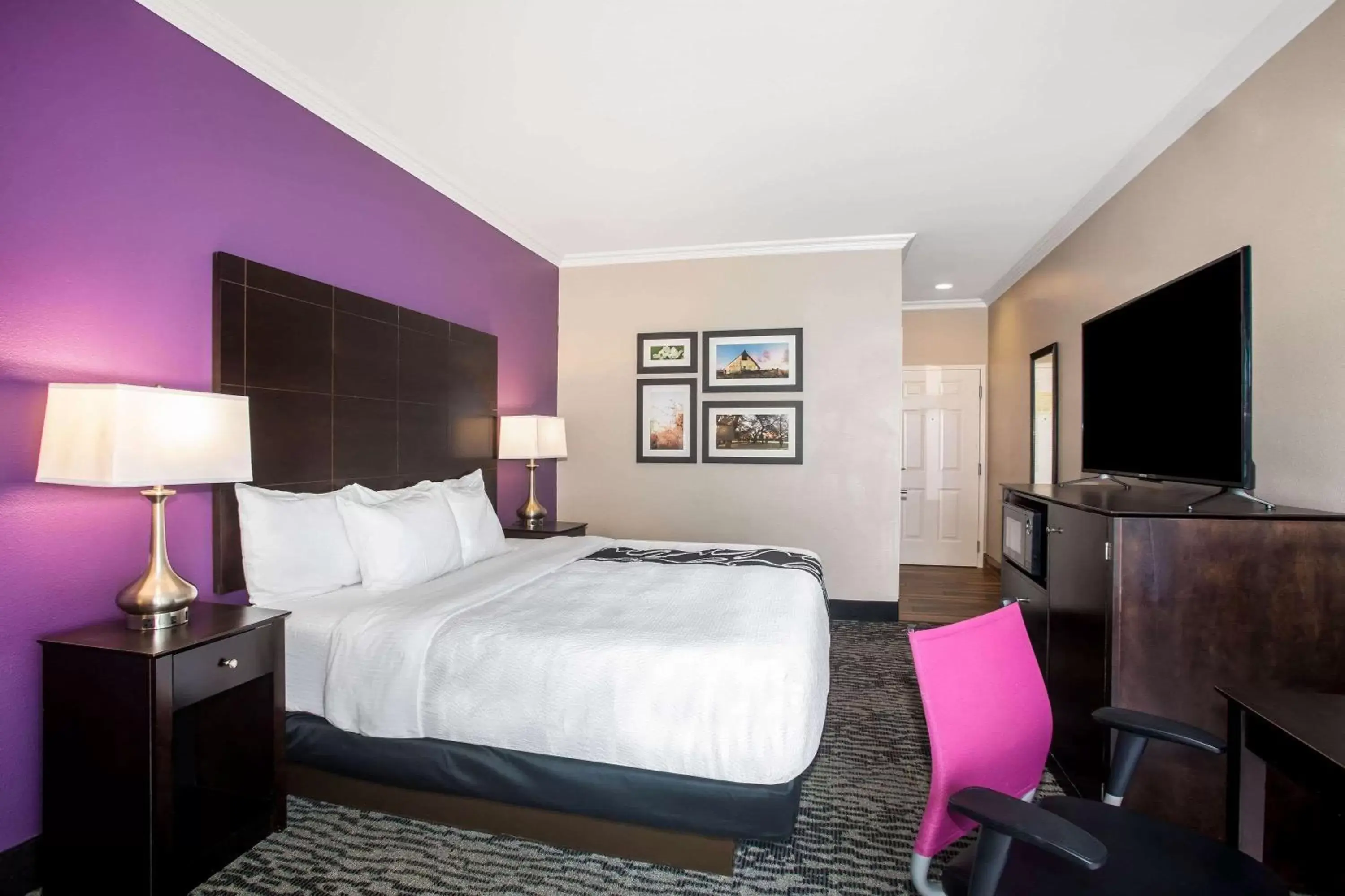 Photo of the whole room, Bed in La Quinta by Wyndham Columbus TX Photo of the whole room, Bed in La Quinta by Wyndham Columbus TX