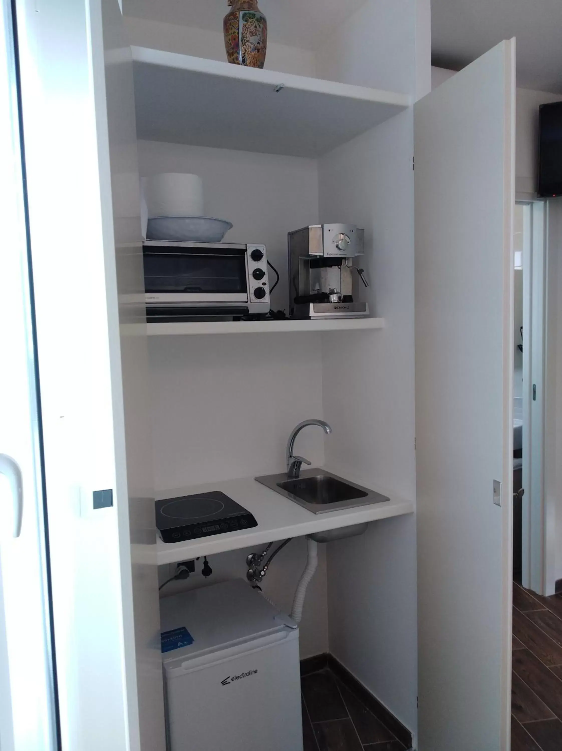 Coffee/tea facilities, Kitchen/Kitchenette in DomuS al Corso B&B