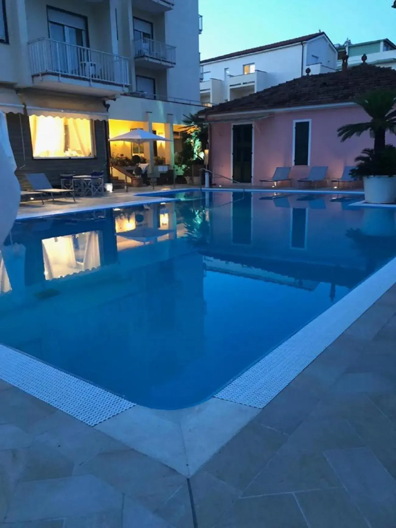 Swimming Pool in Hotel Splendid