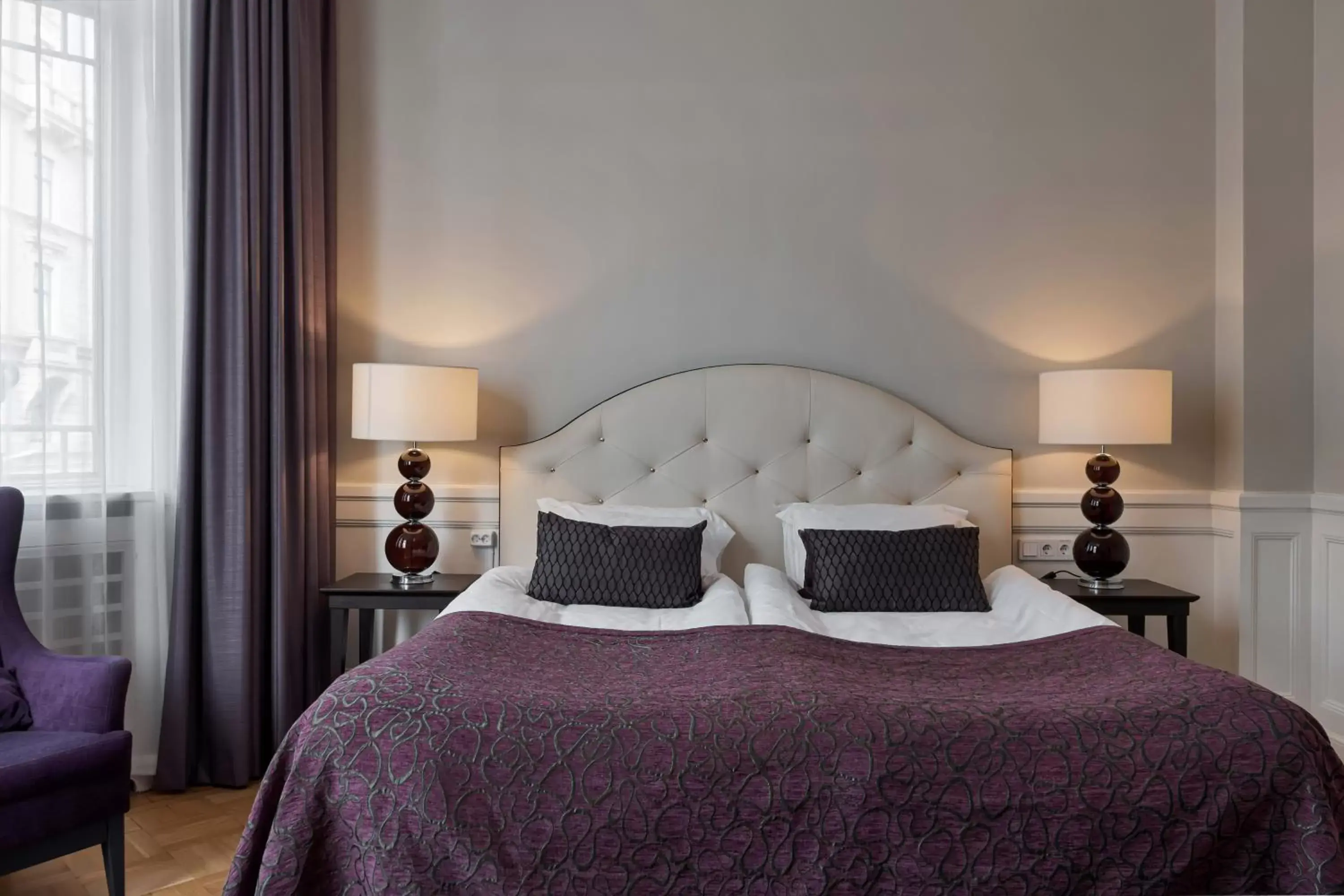Bed in Elite Hotel Savoy