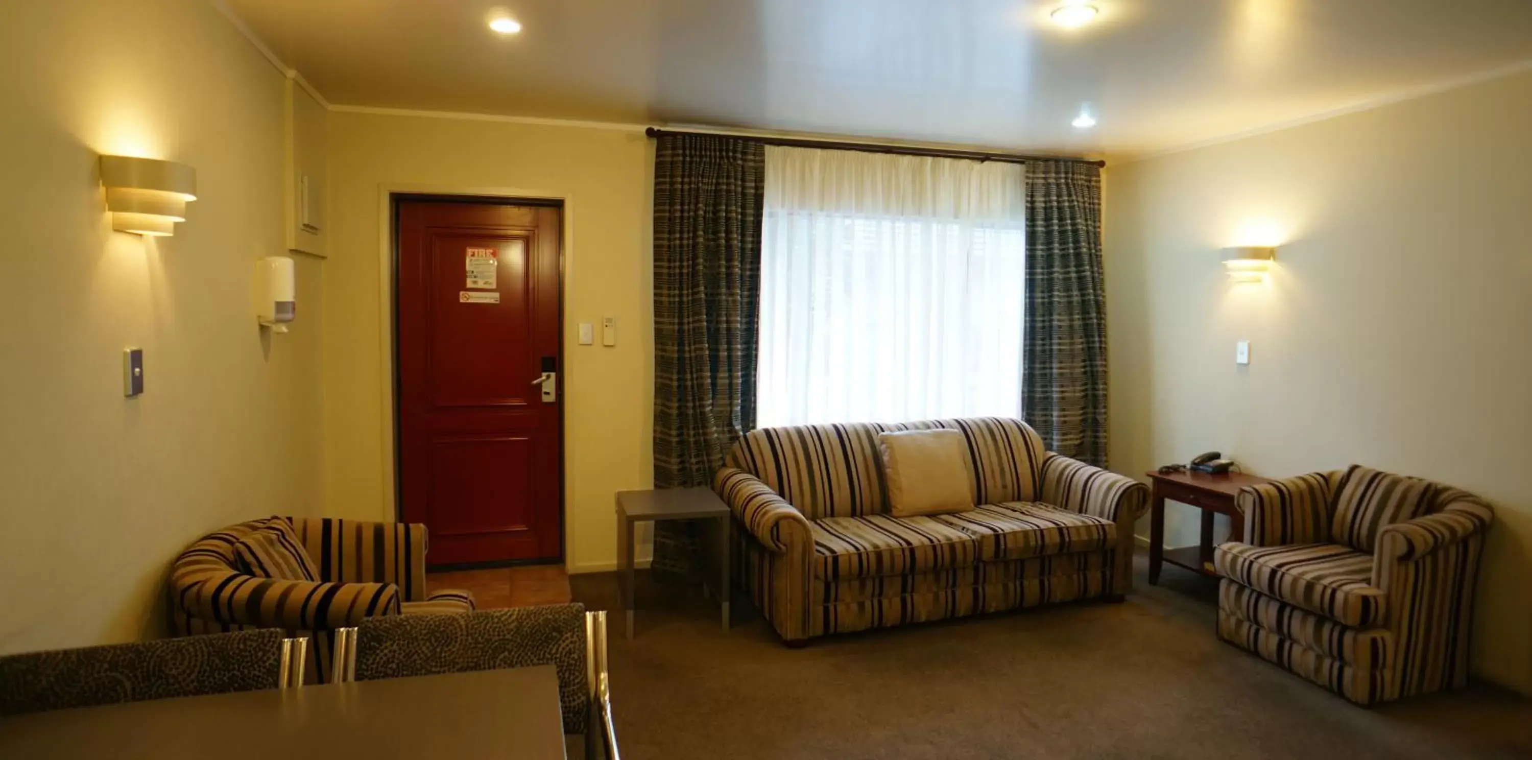 Living room, Seating Area in Cornwall Park Motor Inn