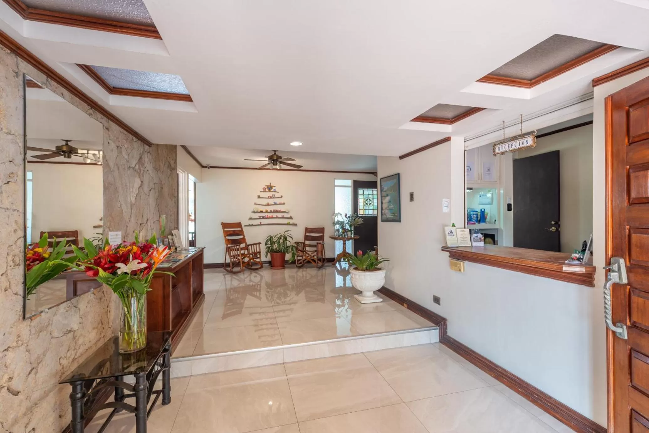 Lobby or reception in Posada el Quijote