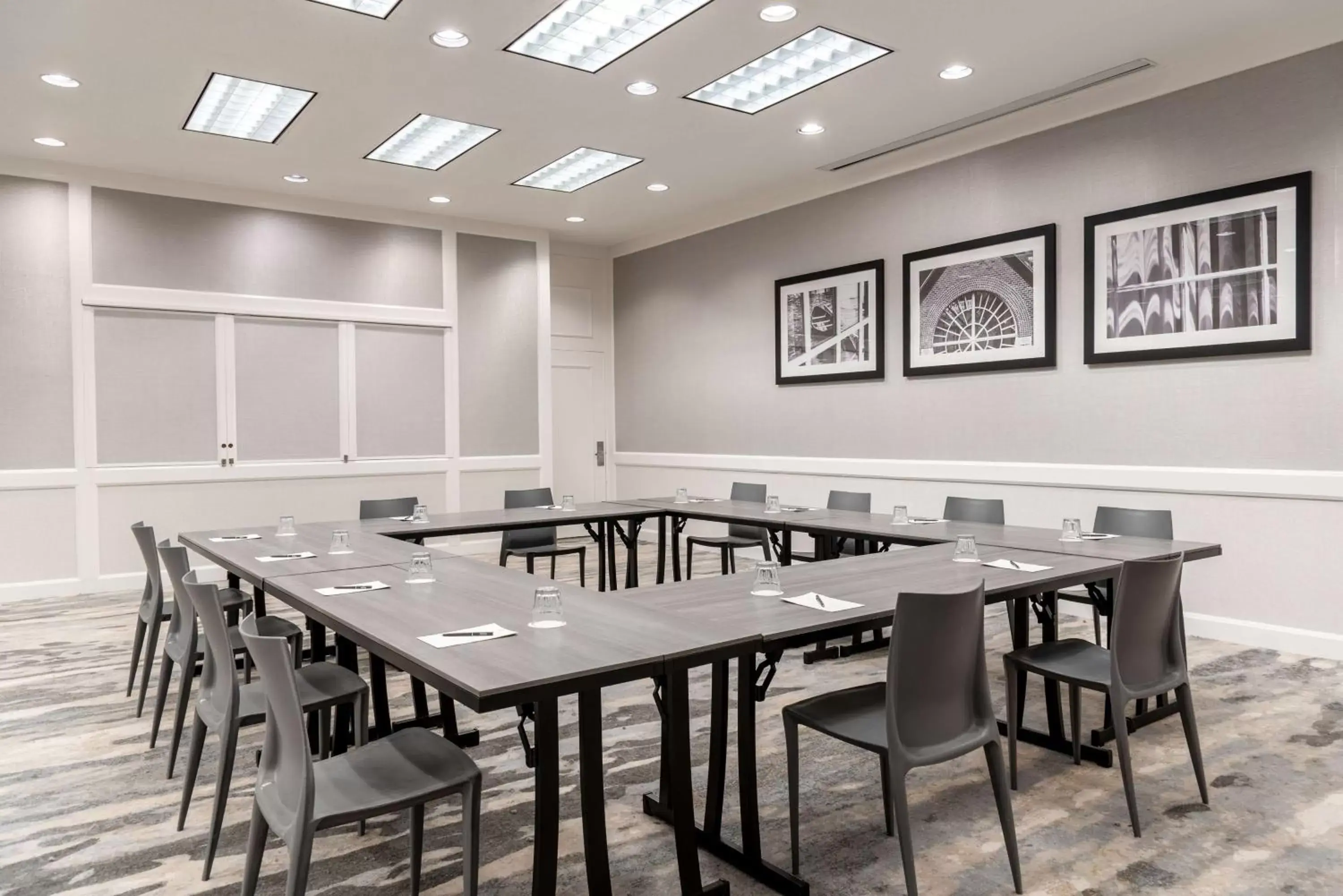 Meeting/conference room in Hilton Alexandria Mark Center