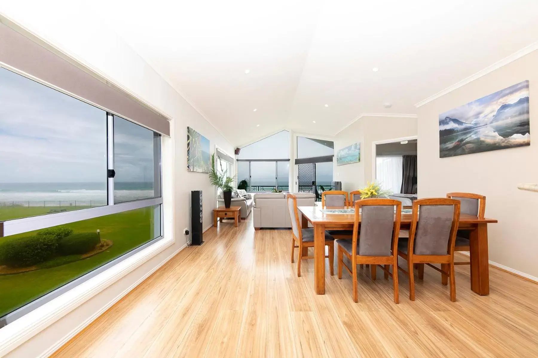 Dining Area in Meridian Beachside Apartments