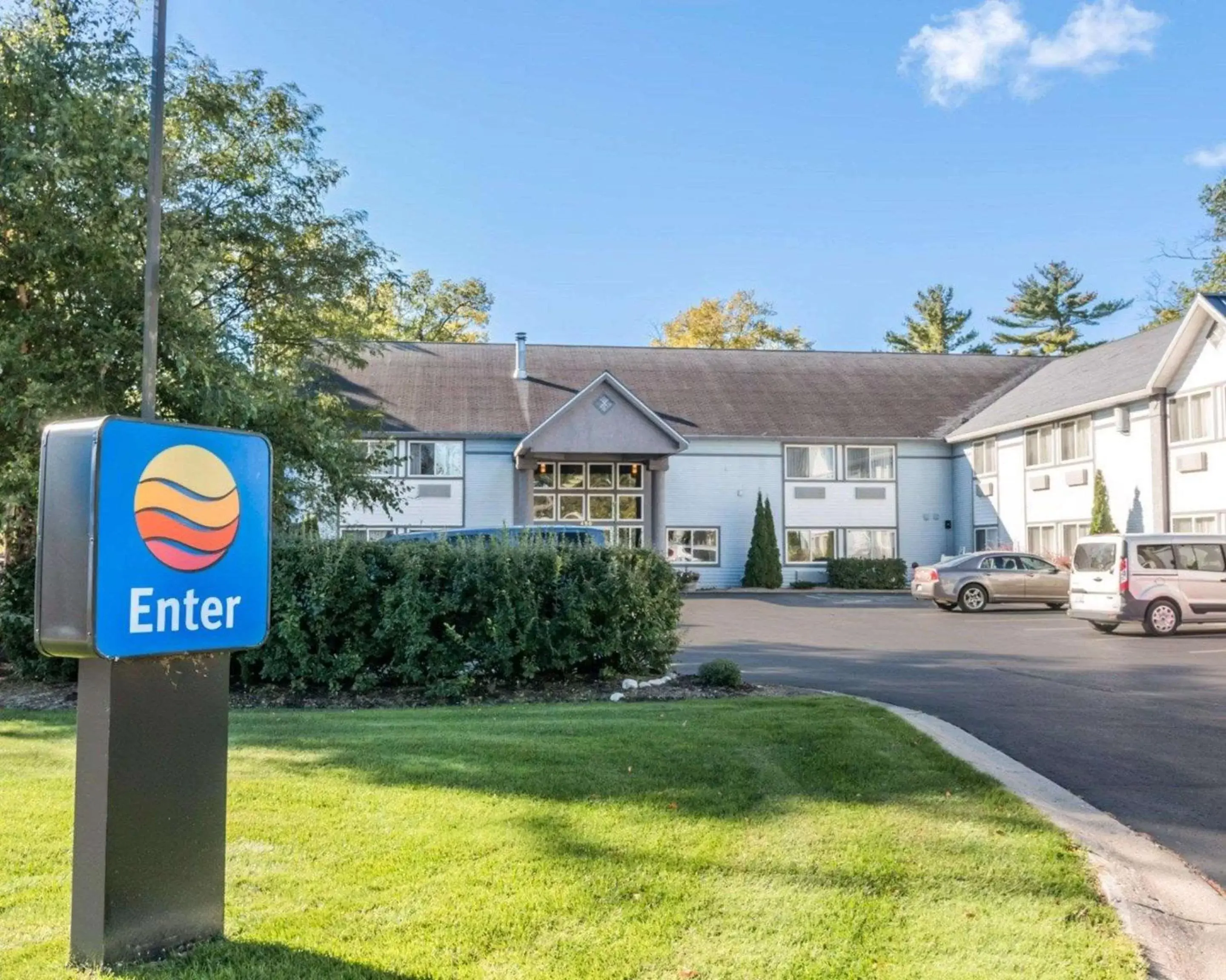 Property building in Comfort Inn Traverse City
