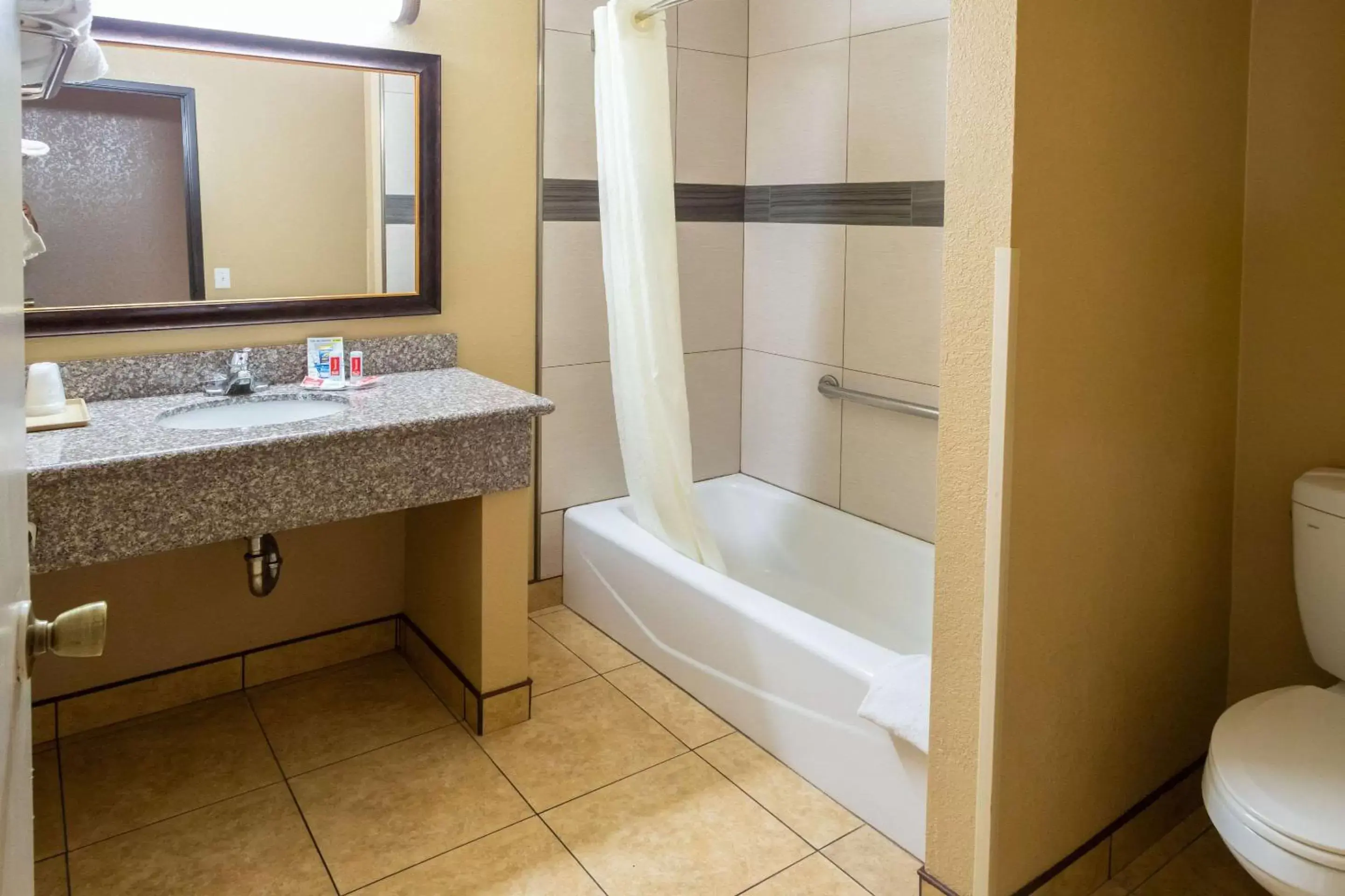Photo of the whole room, Bathroom in Econo Lodge Inn & Suites Fallbrook Downtown