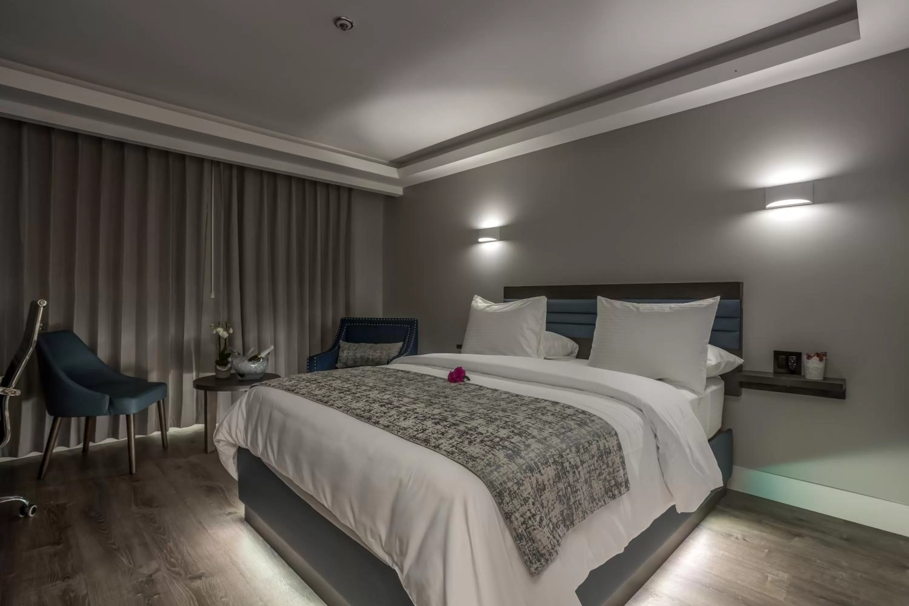 Bed in Harbor View Inn