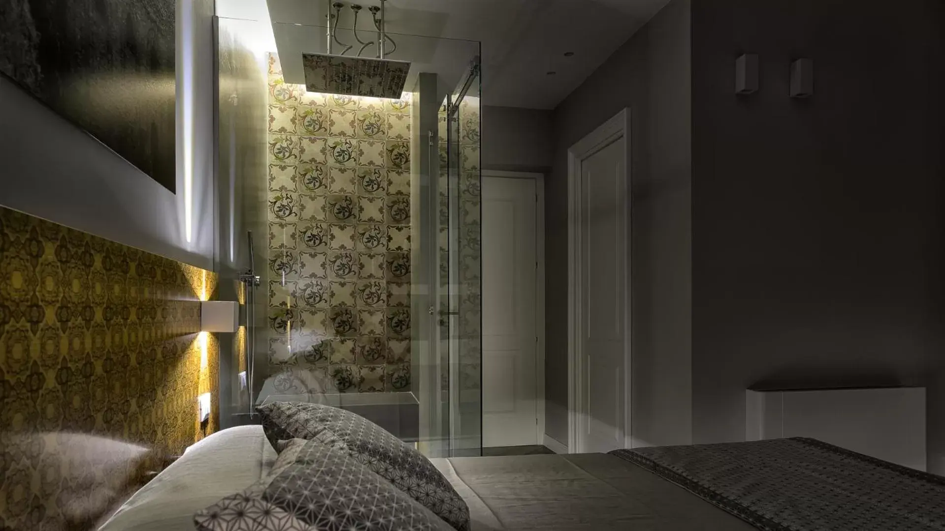 Shower, Bed in Suite del Ponte Normanno