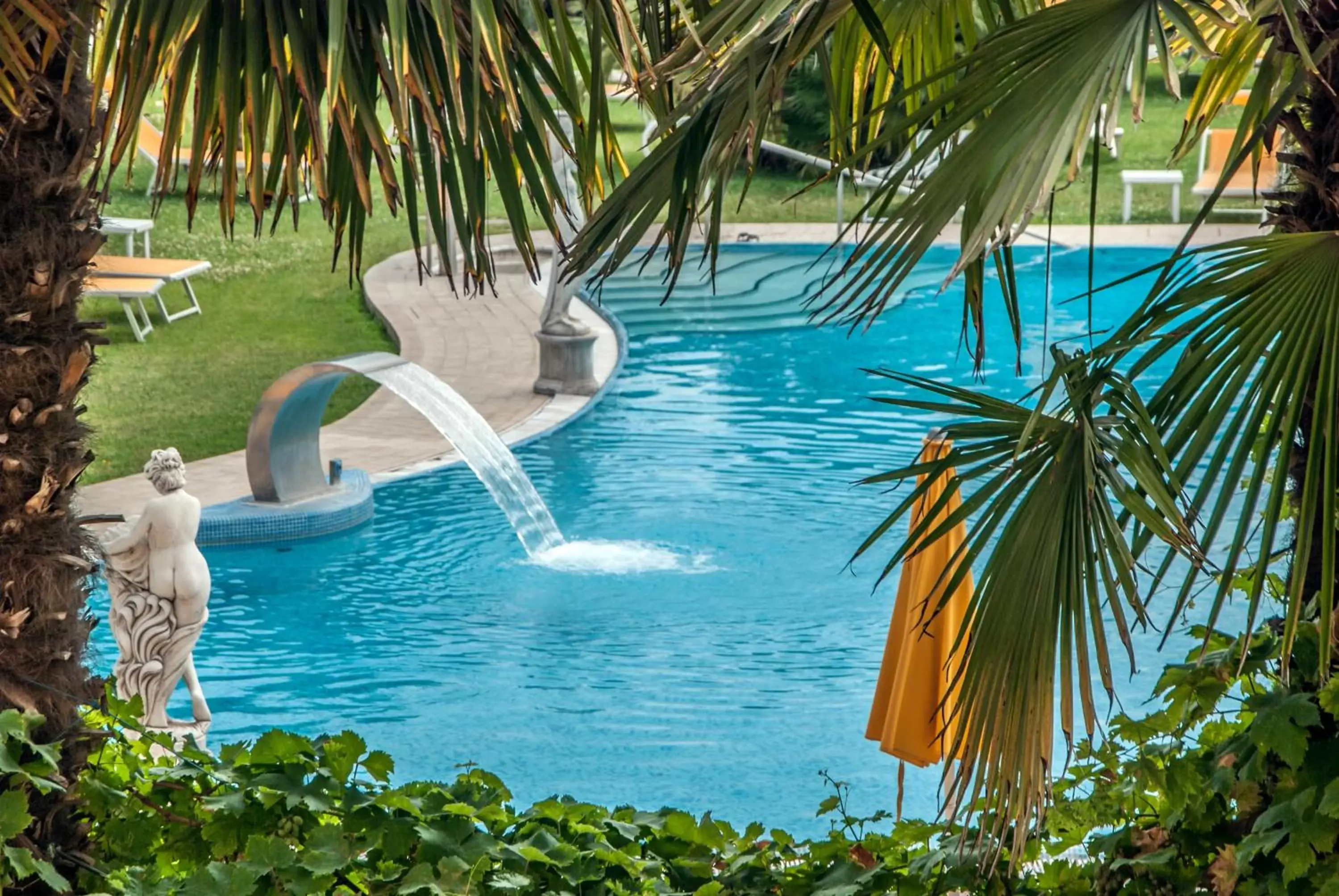 Swimming Pool in Hotel Terme Helvetia