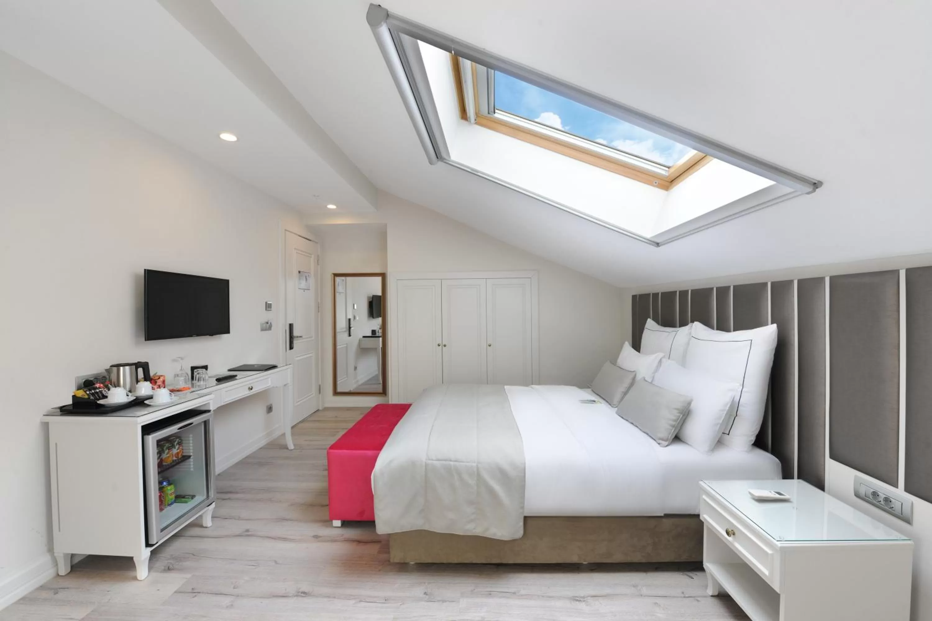 Bed in Le Petit Palace Hotel - Special Category