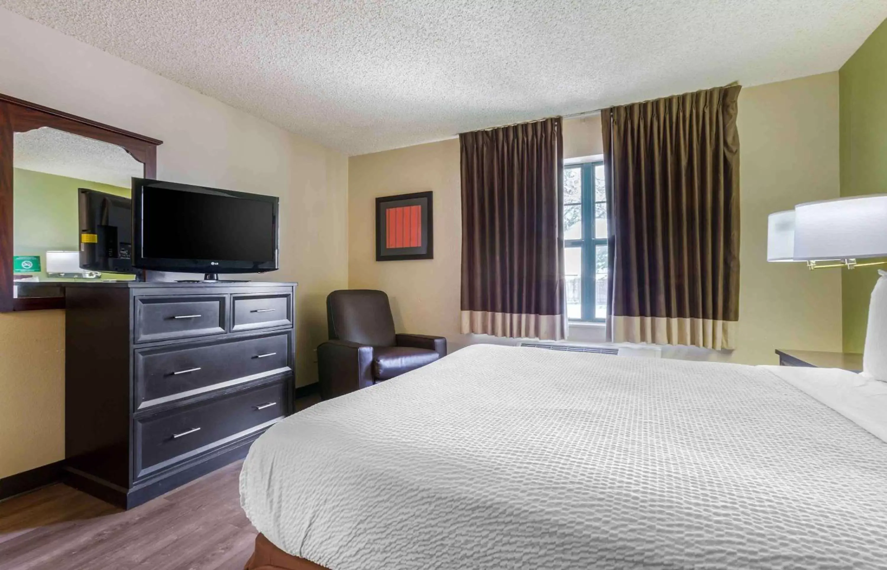 Bedroom, Bed in Extended Stay America Suites - Phoenix - Airport