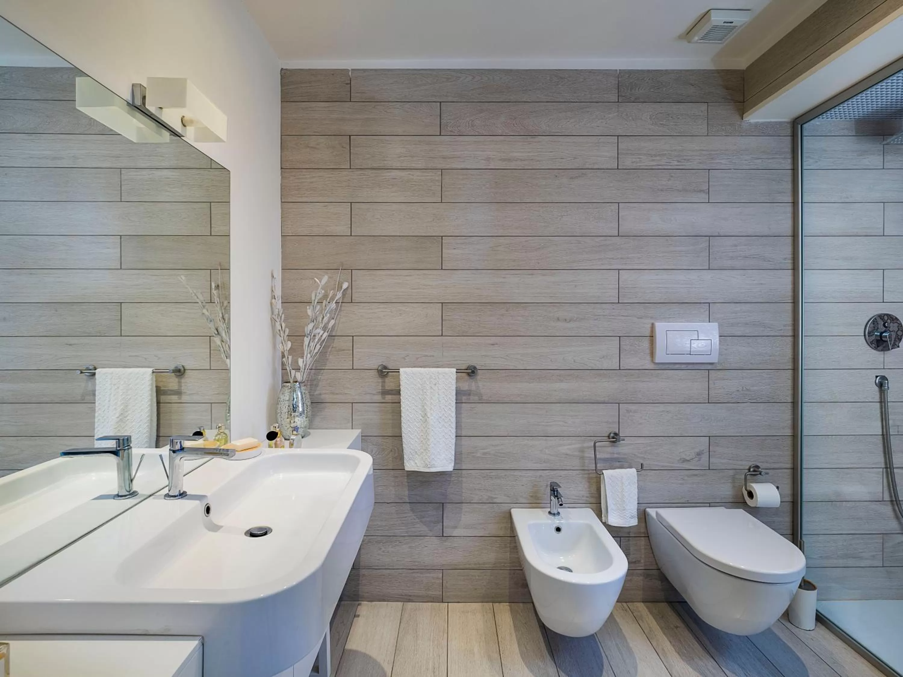 Shower in Isola Bella Infinity Suites