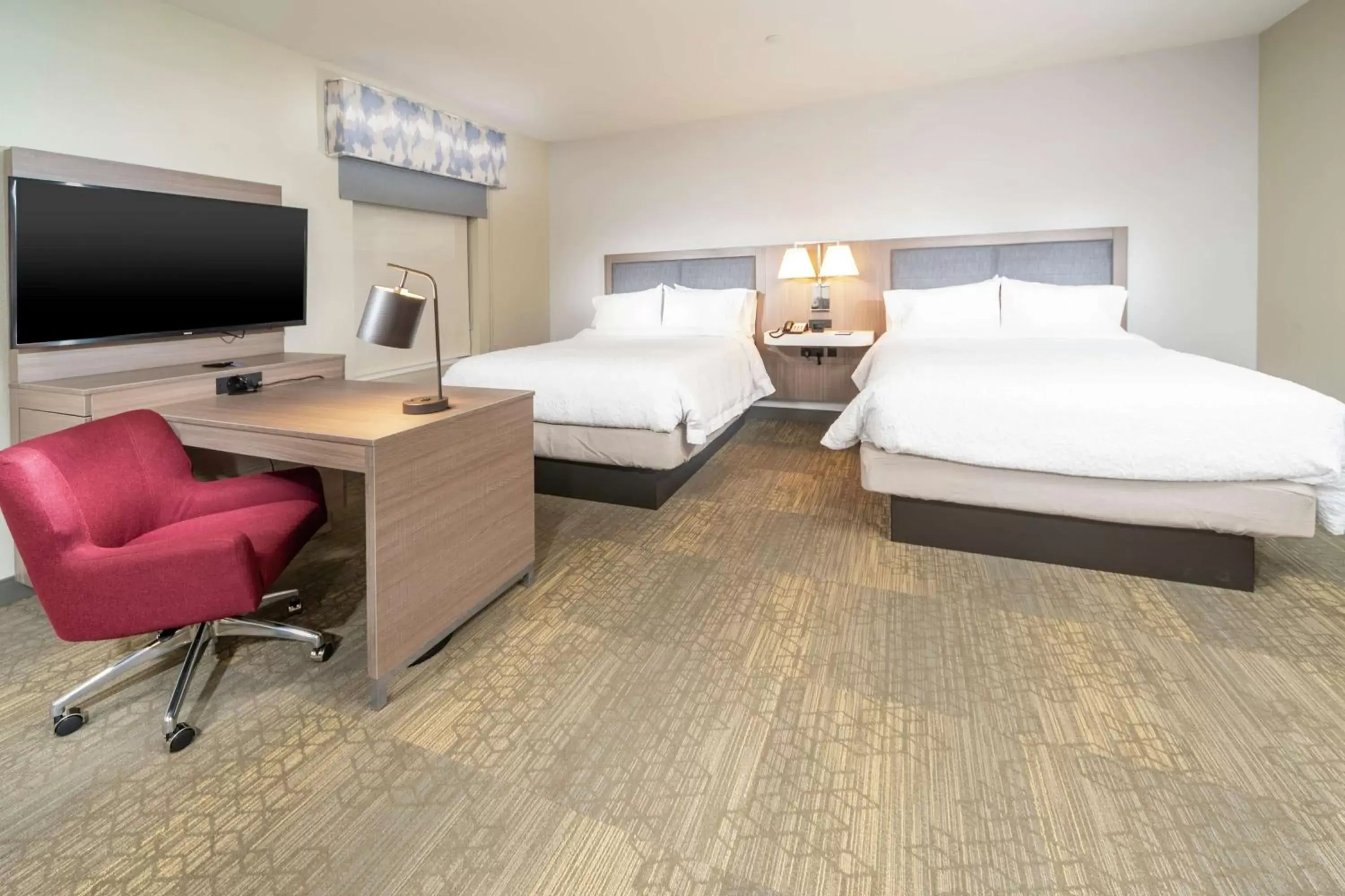 Bedroom, Bed in Hampton Inn & Suites Santa Maria