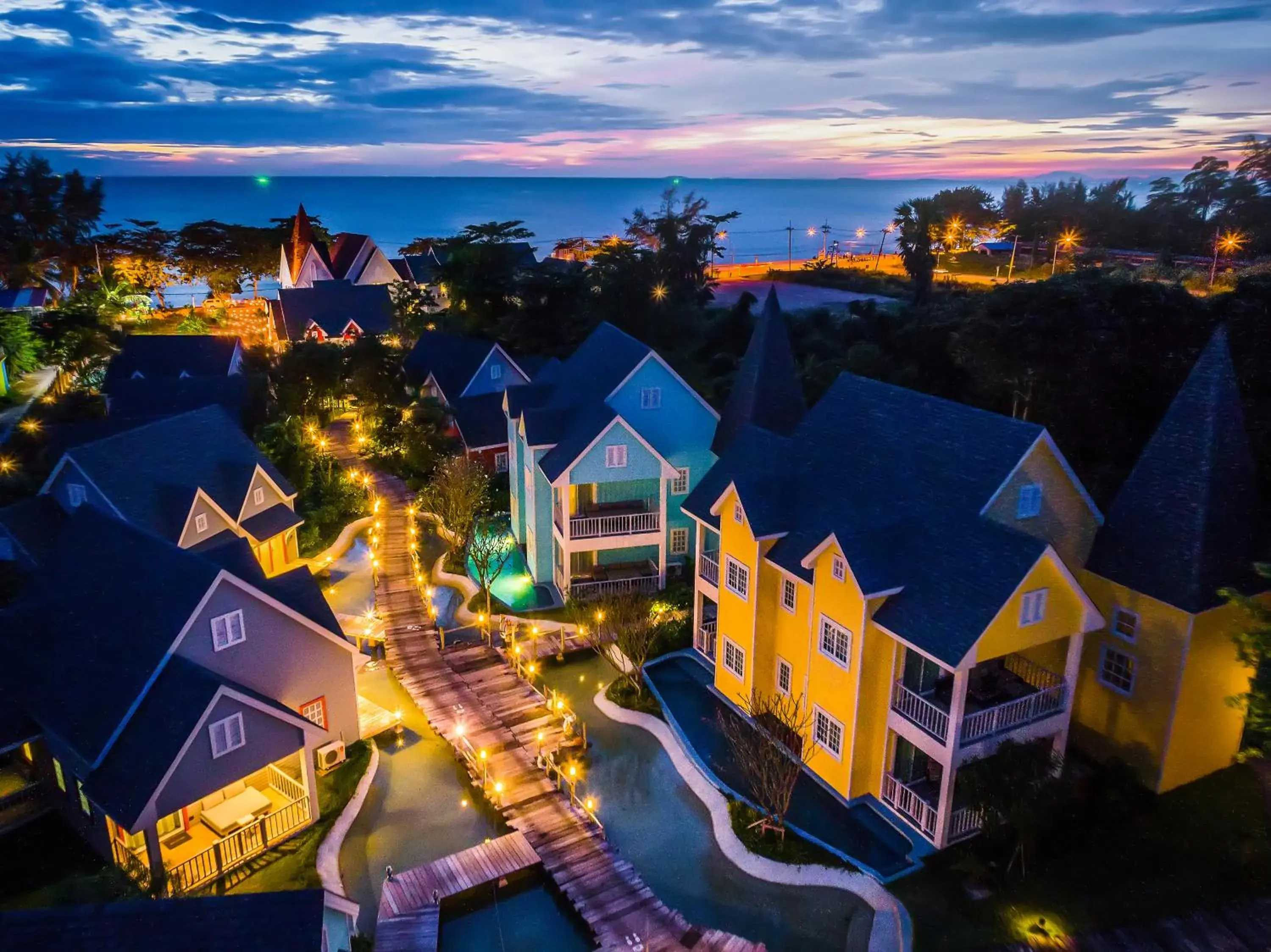 Photo of the whole room, Bird's-eye View in Peggy's Cove Resort