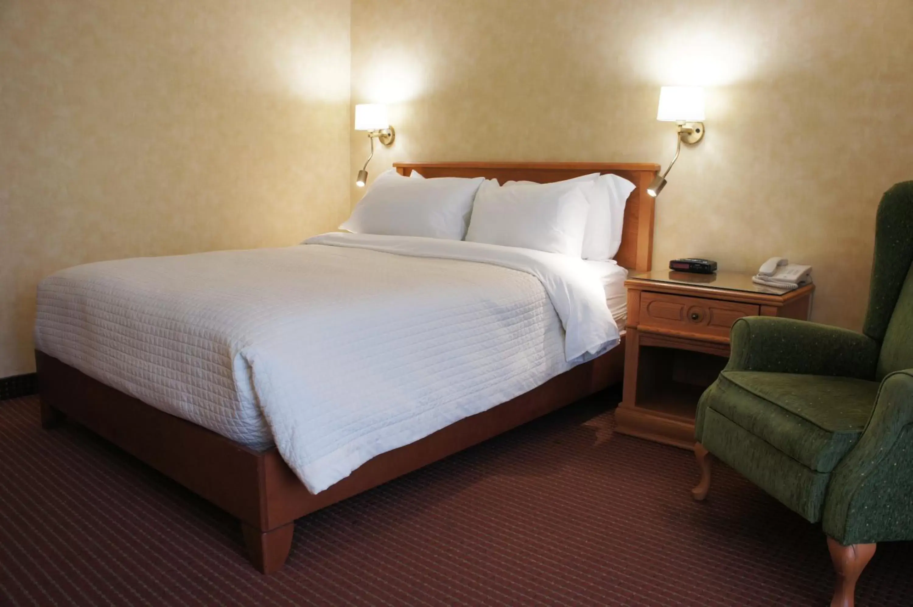 Photo of the whole room, Bed in Hôtel Castel