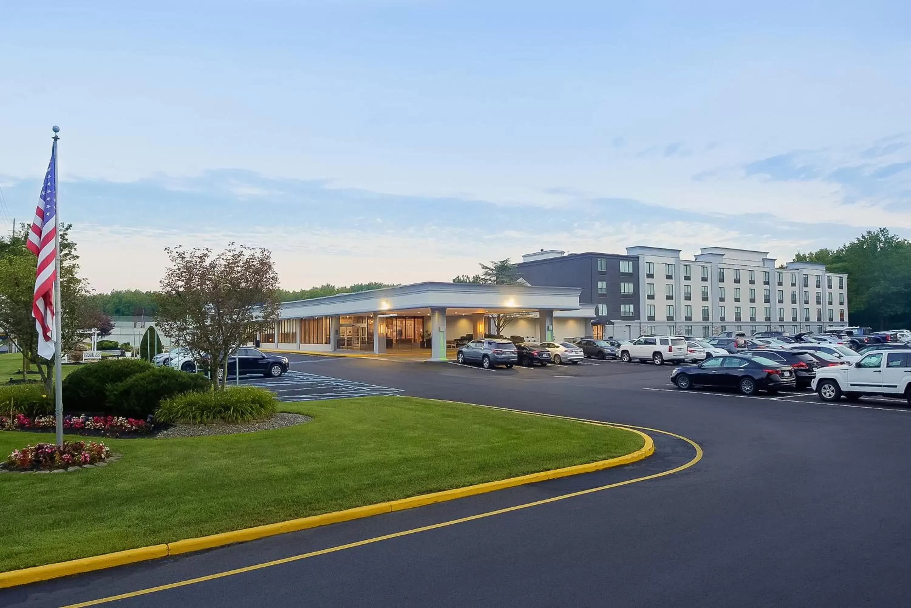 Property building in Holiday Inn East Windsor, an IHG Hotel