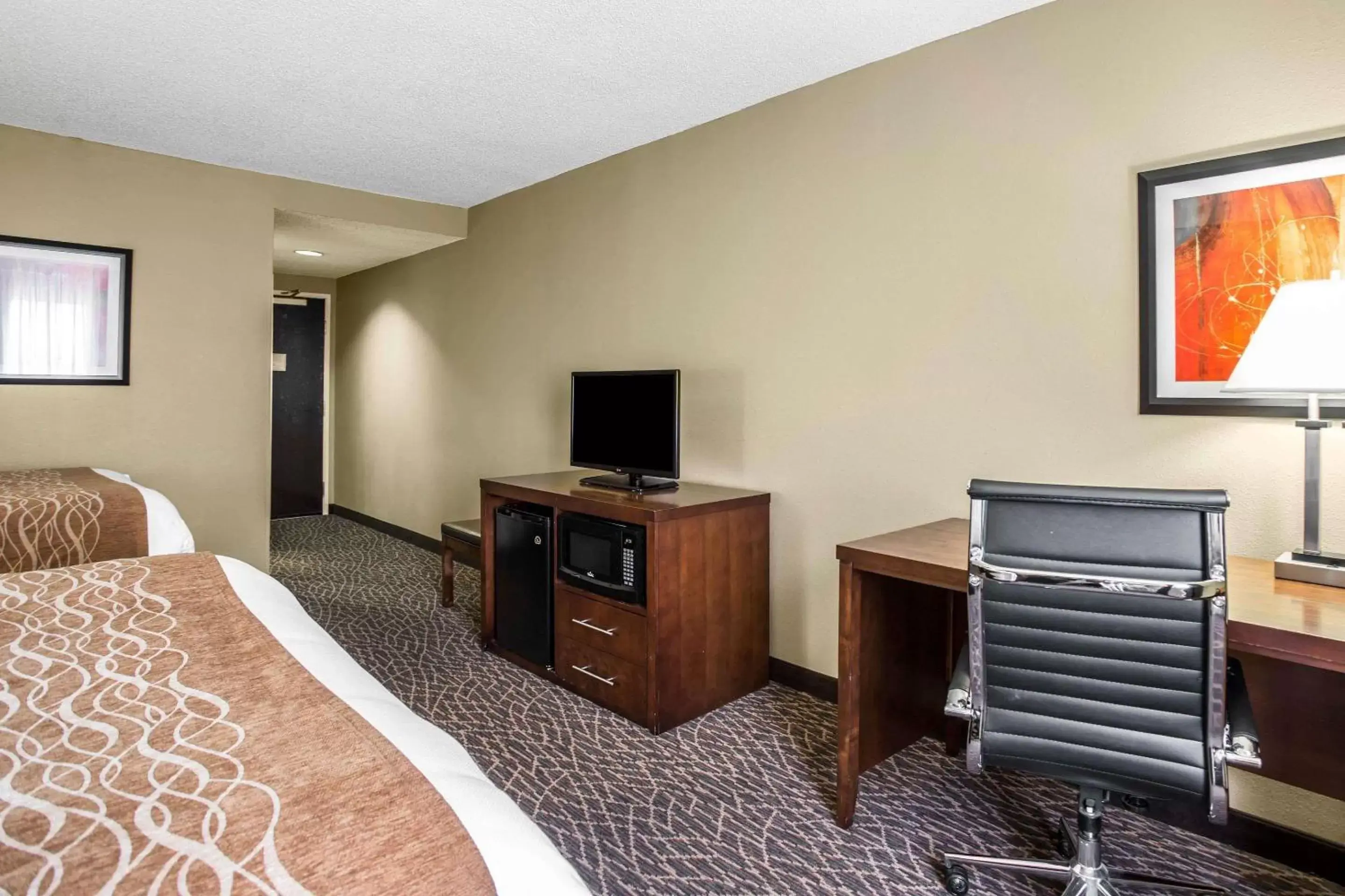 Photo of the whole room, TV/Entertainment Center in Comfort Inn & Suites Kannapolis - Concord