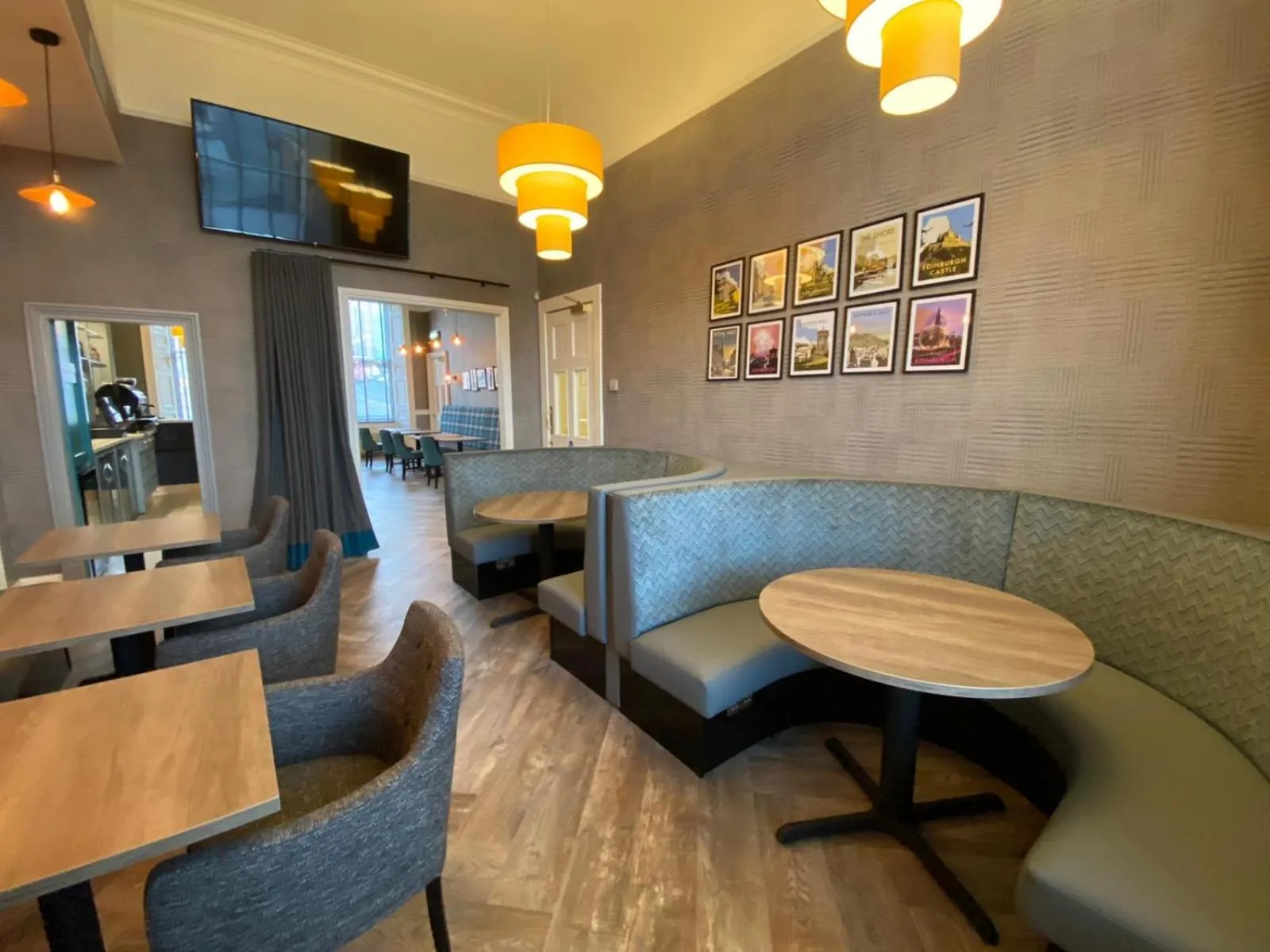 Restaurant/places to eat in 28 York Place Hotel