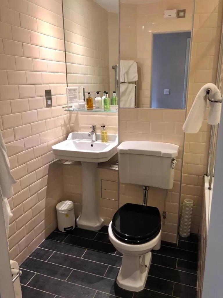 Bathroom in Castle Hotel & Apartments