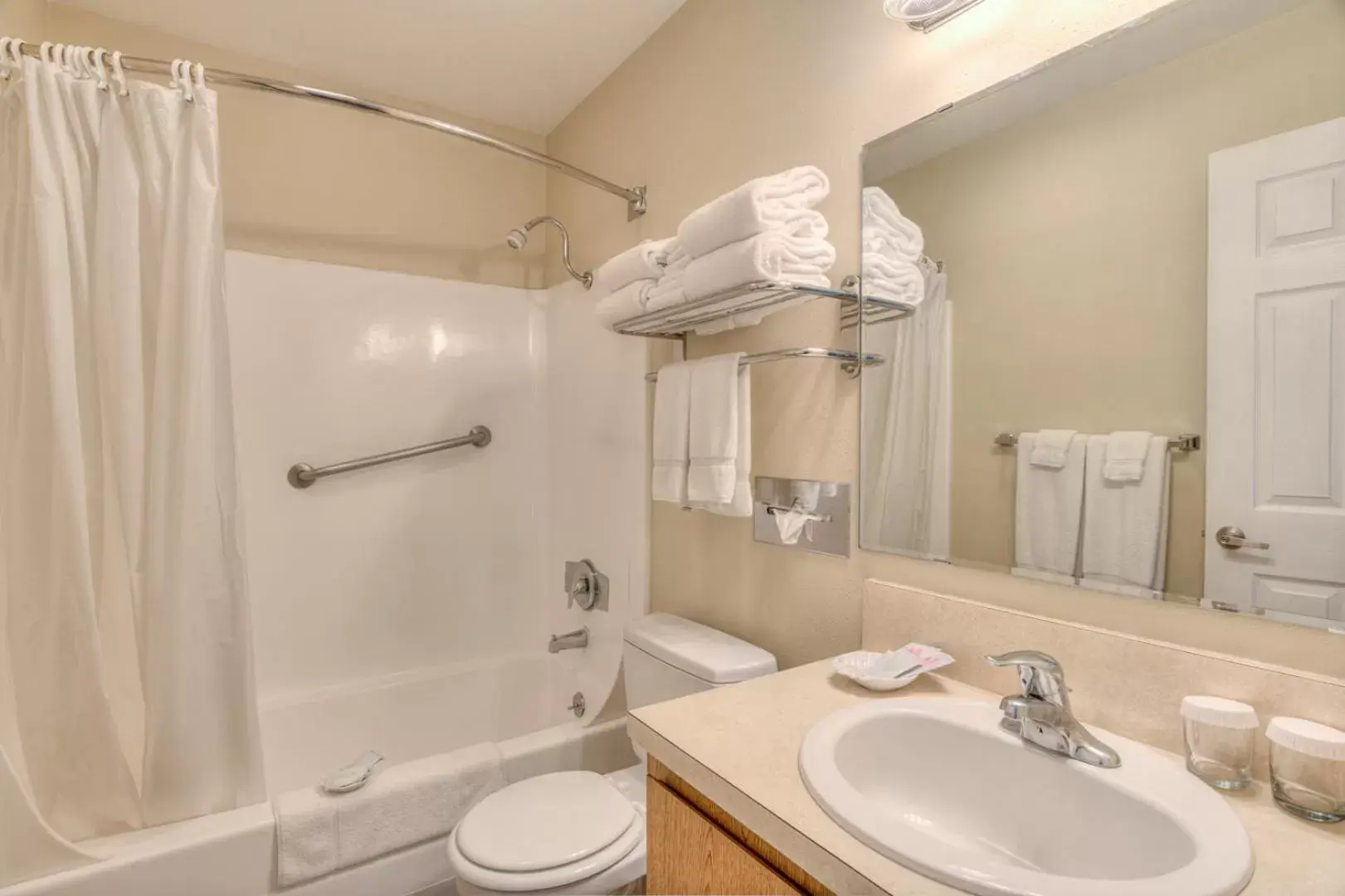 Shower, Bathroom in D Sands Rentals