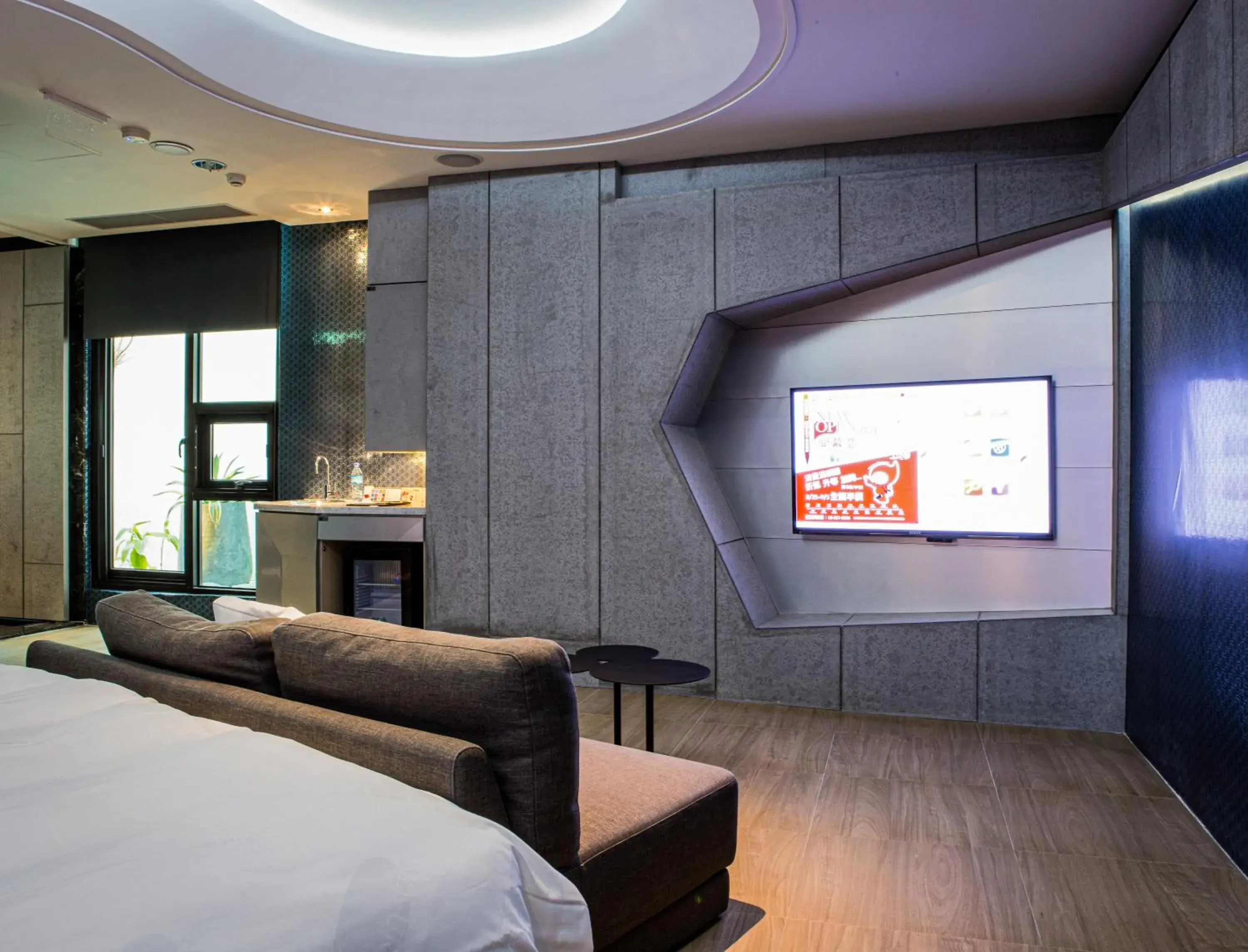 TV/Entertainment Center in All-Ur Boutique Motel- Hua-Lian Branch