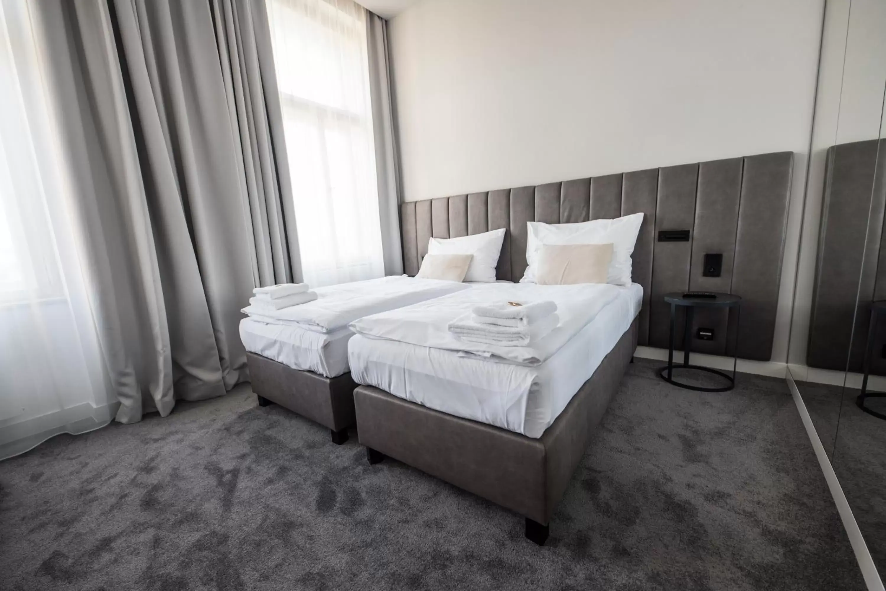 Bedroom, Bed in The Gold Bank Bedroom, Bed in The Gold Bank