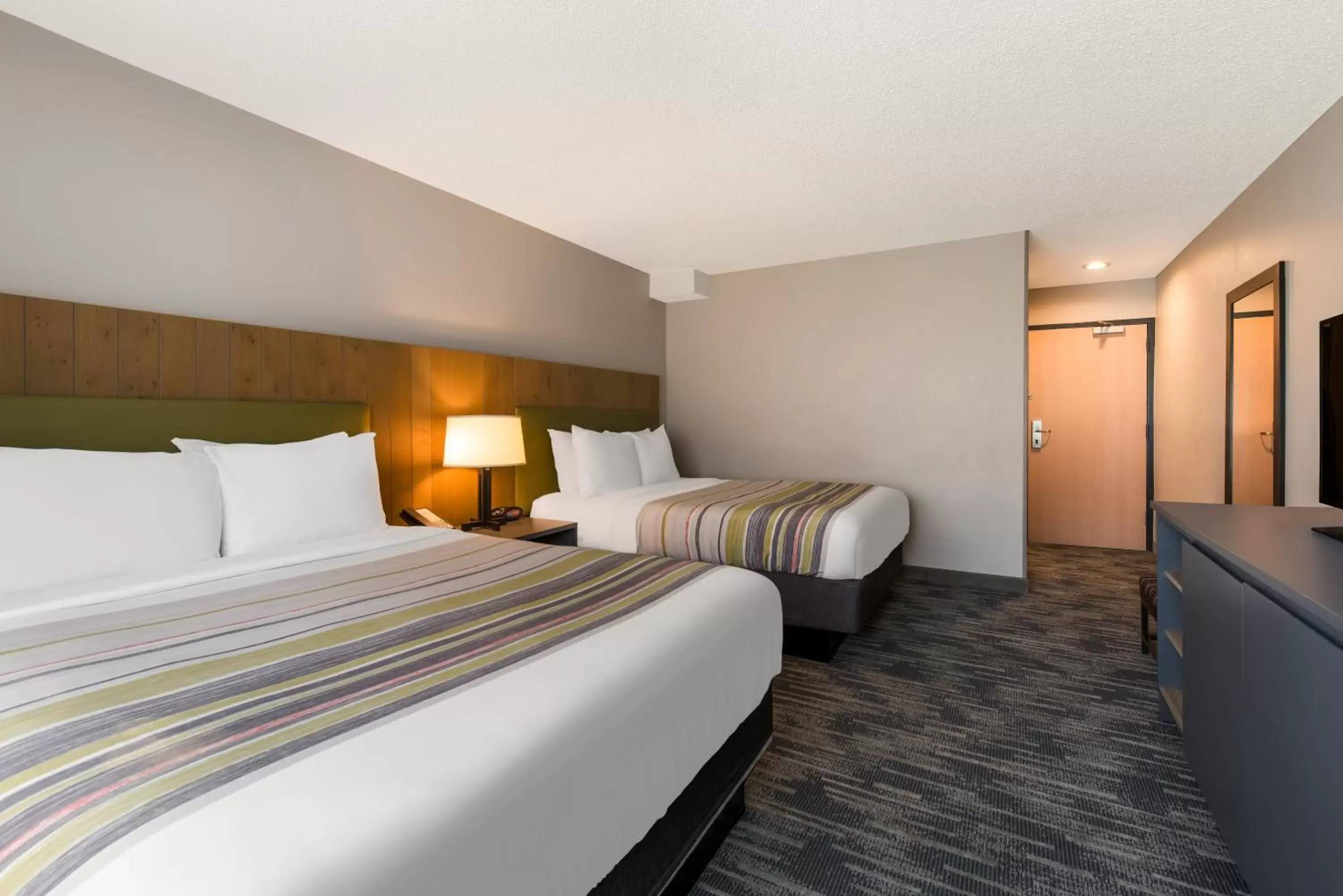 Bedroom, Bed in Country Inn & Suites by Radisson, Wichita East, KS