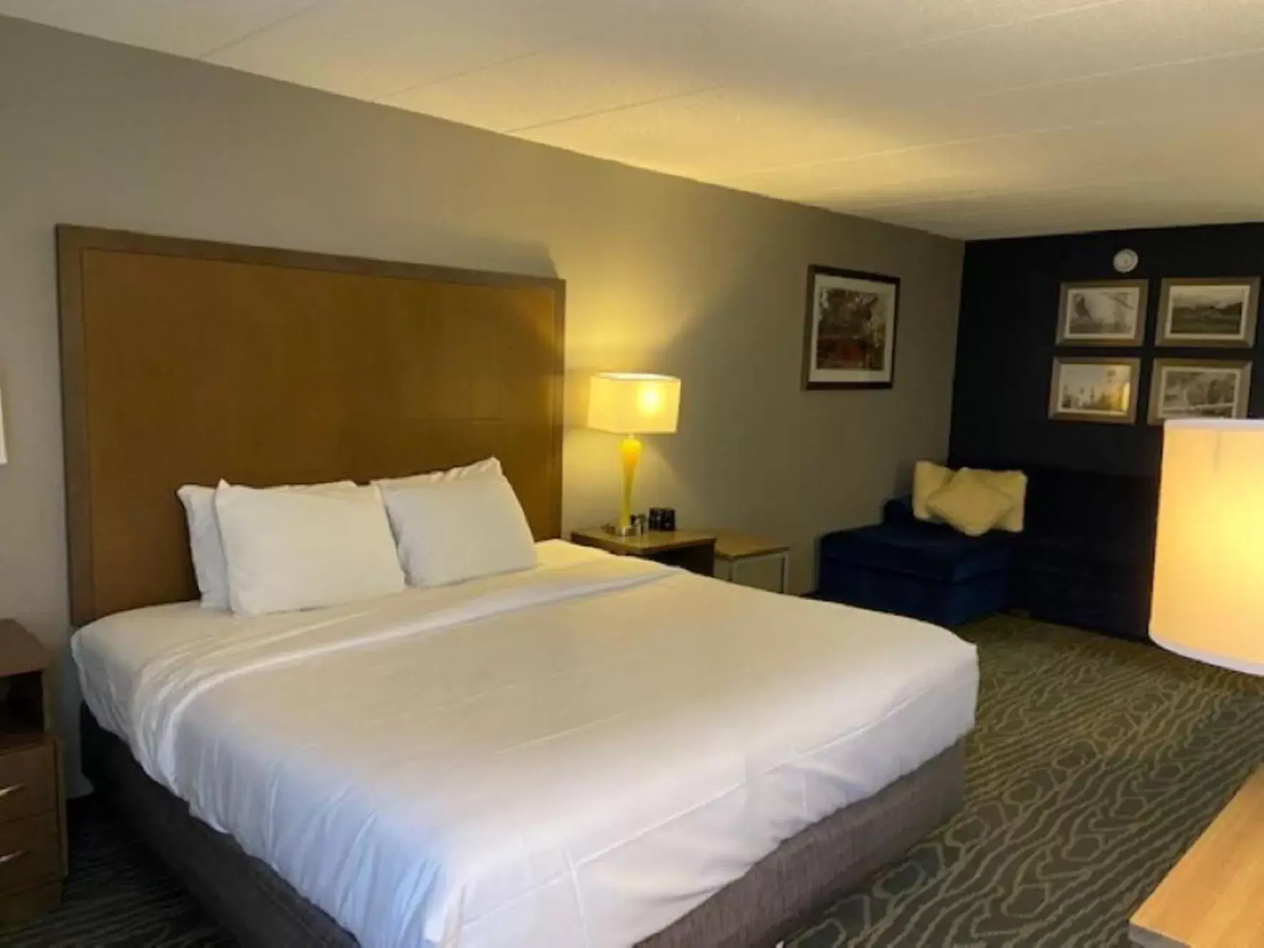 Bed in Comfort Inn & Suites Tipp City - I-75