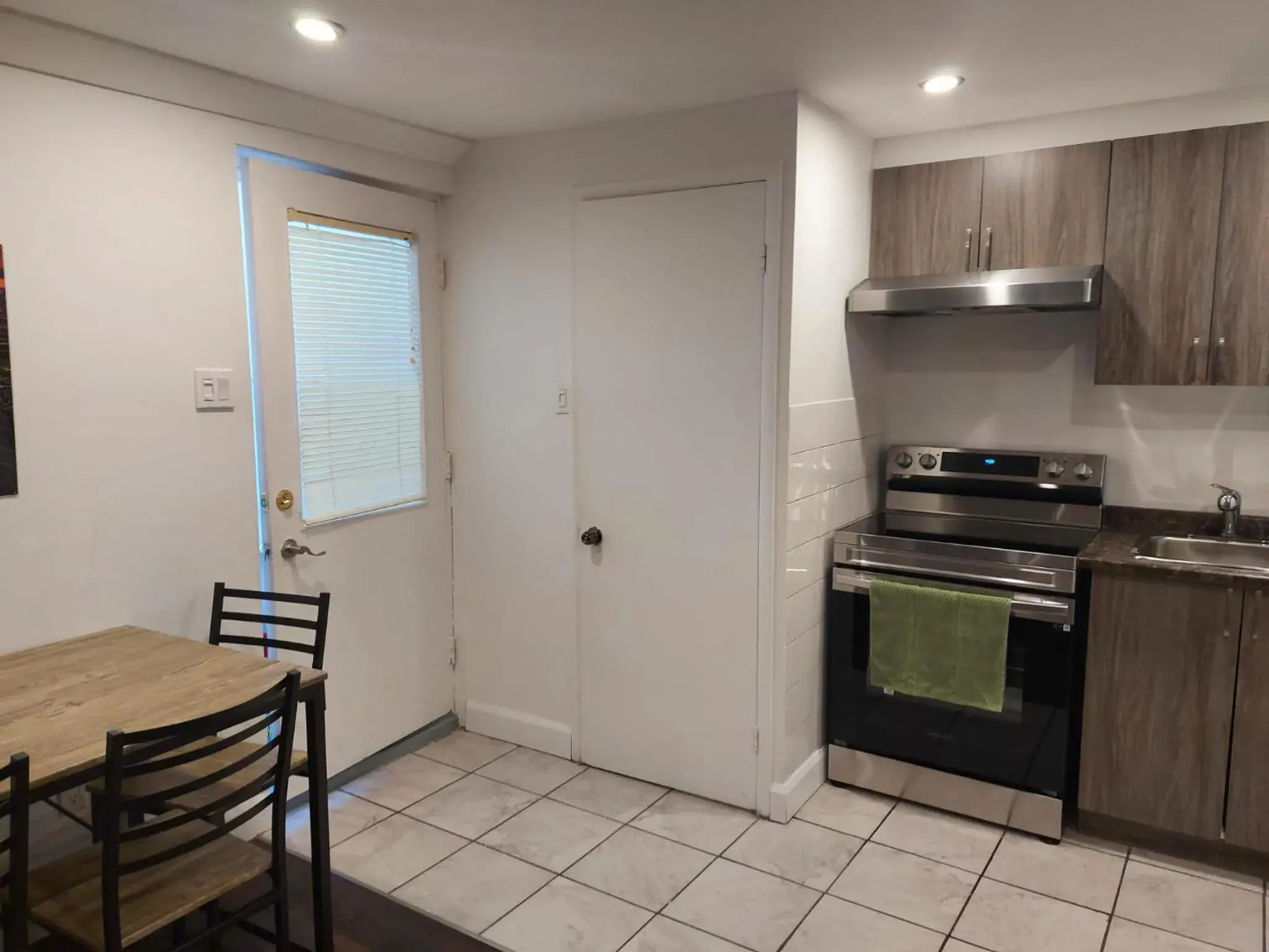 Kitchen/Kitchenette in Auberge Motel LA RÉFÉRENCE