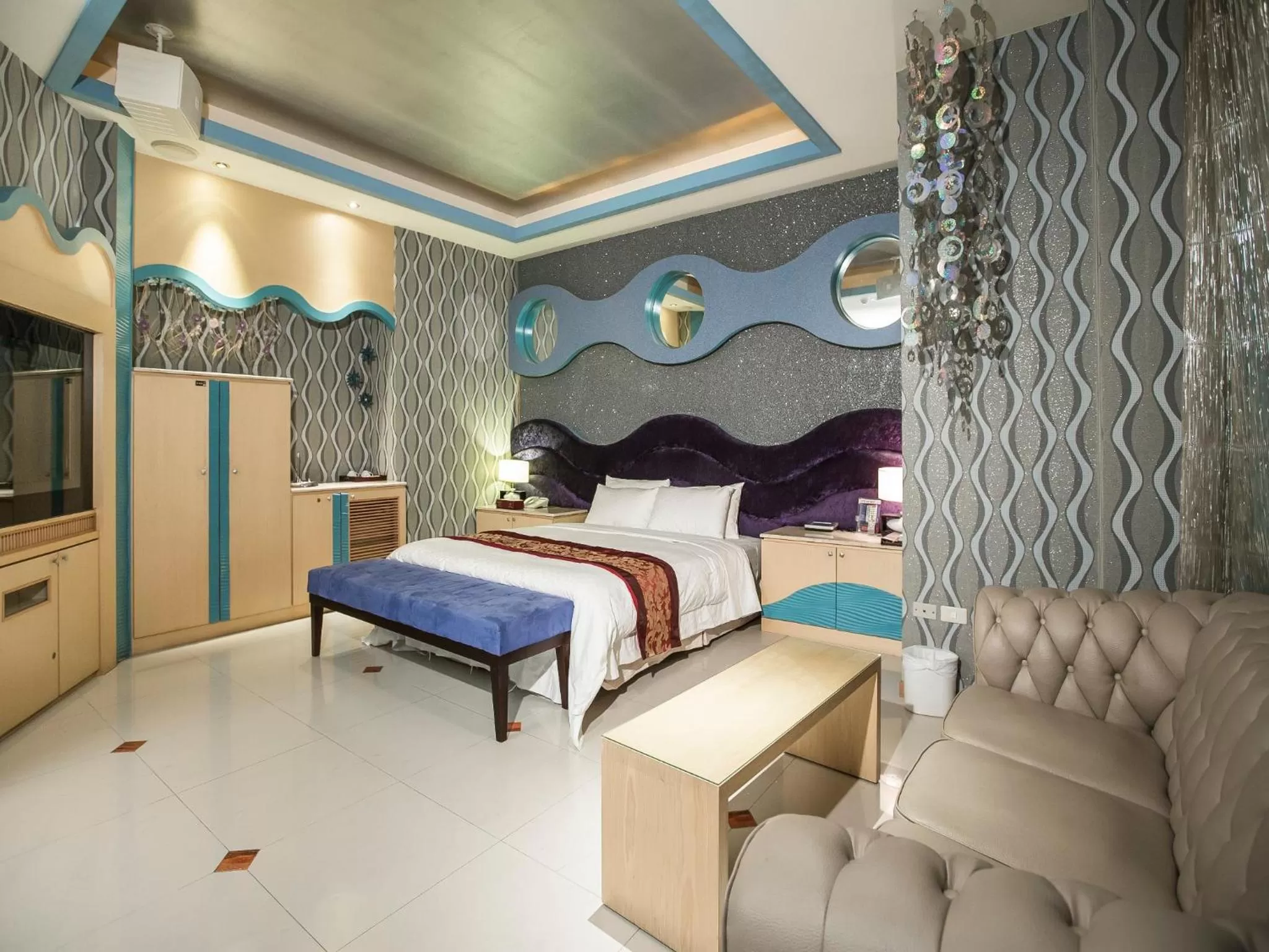 Bedroom, Bed in Moon Area Motel