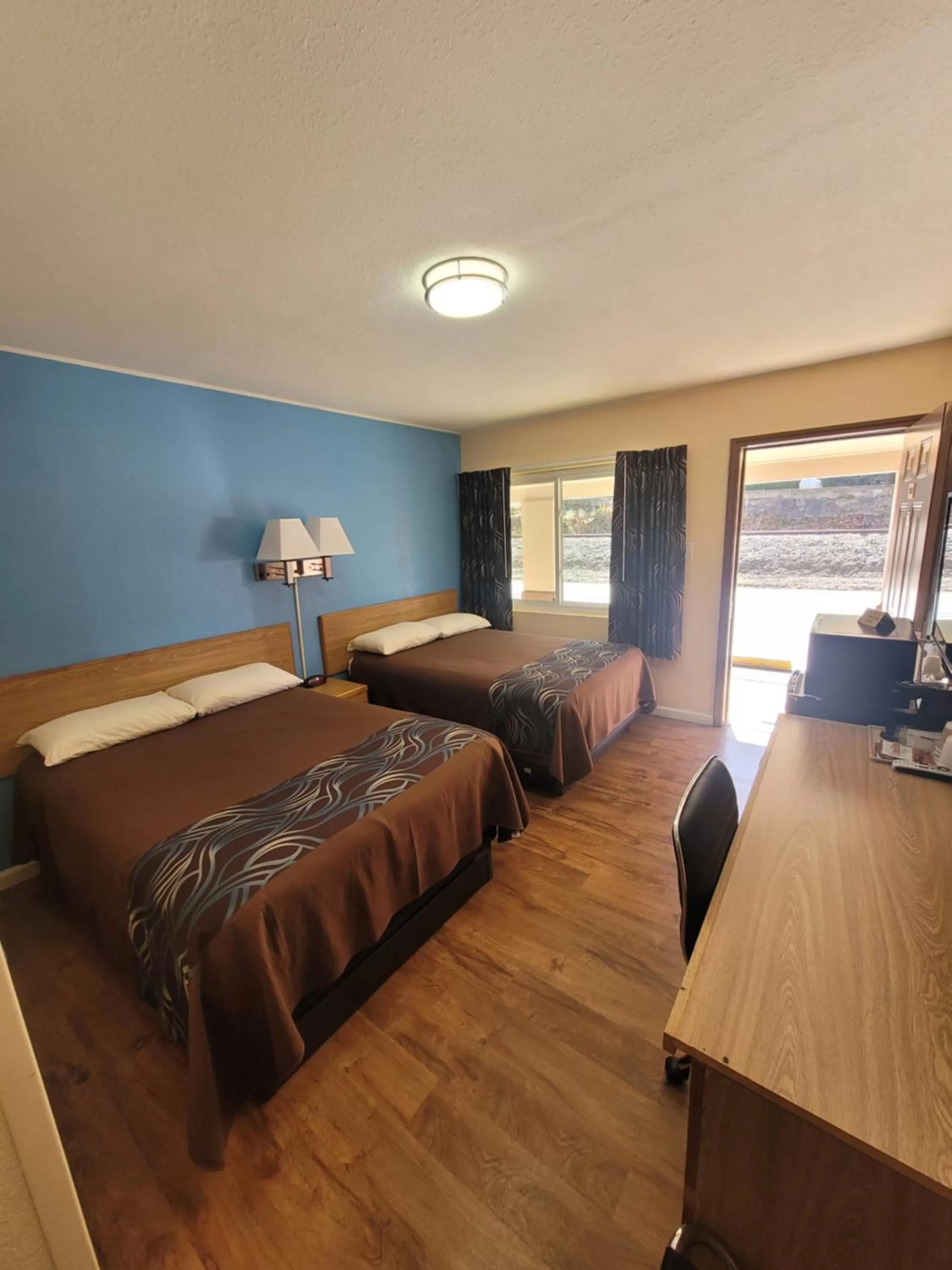 Bed in Economy Inn Sylva