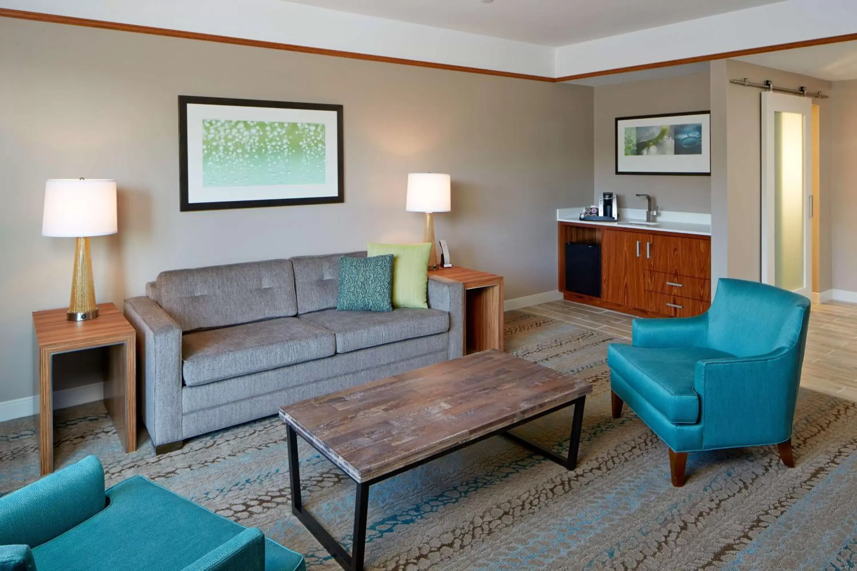 Living room, Seating Area in Hilton Garden Inn Boston/Marlborough