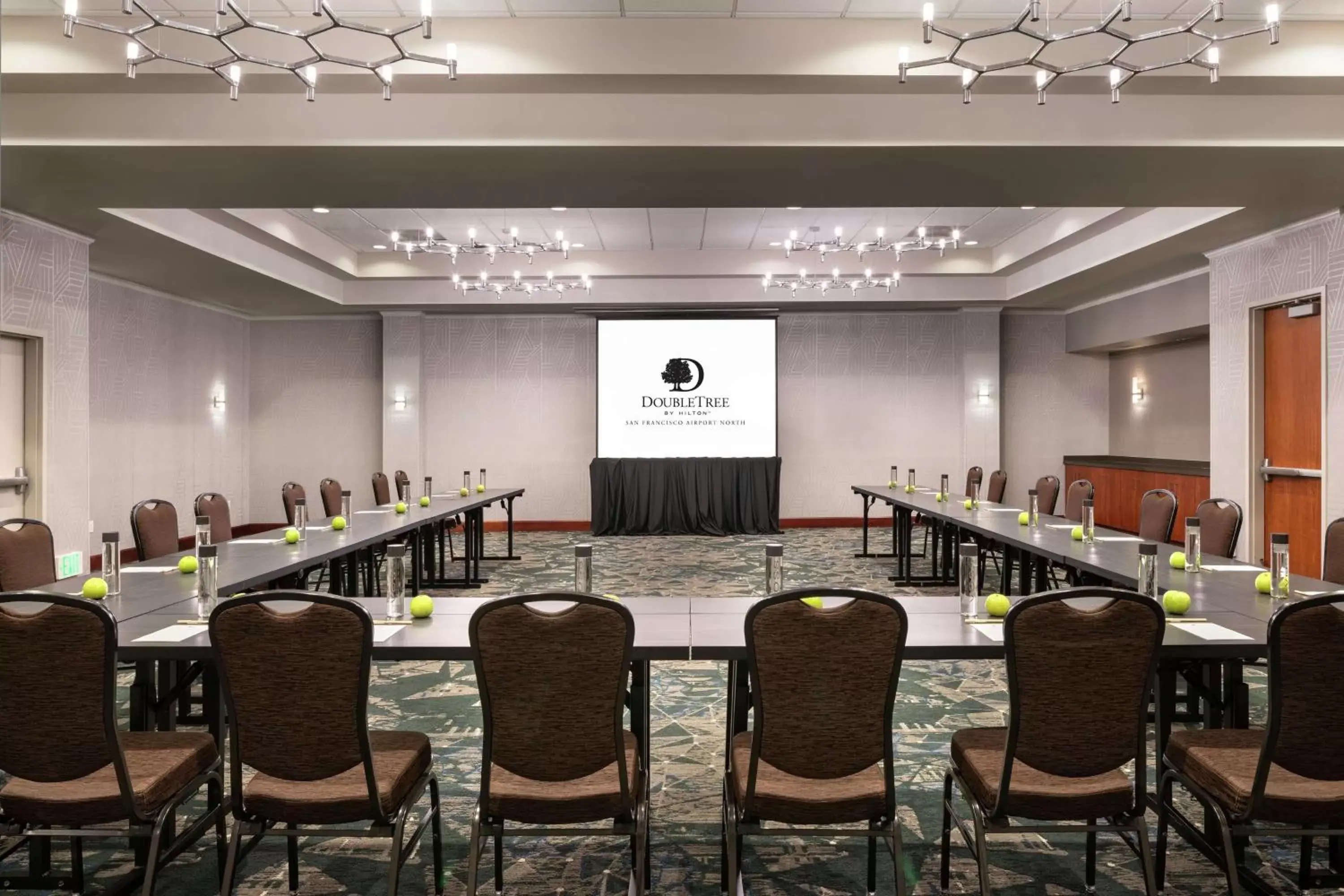 Meeting/conference room in DoubleTree by Hilton San Francisco Airport North Bayfront