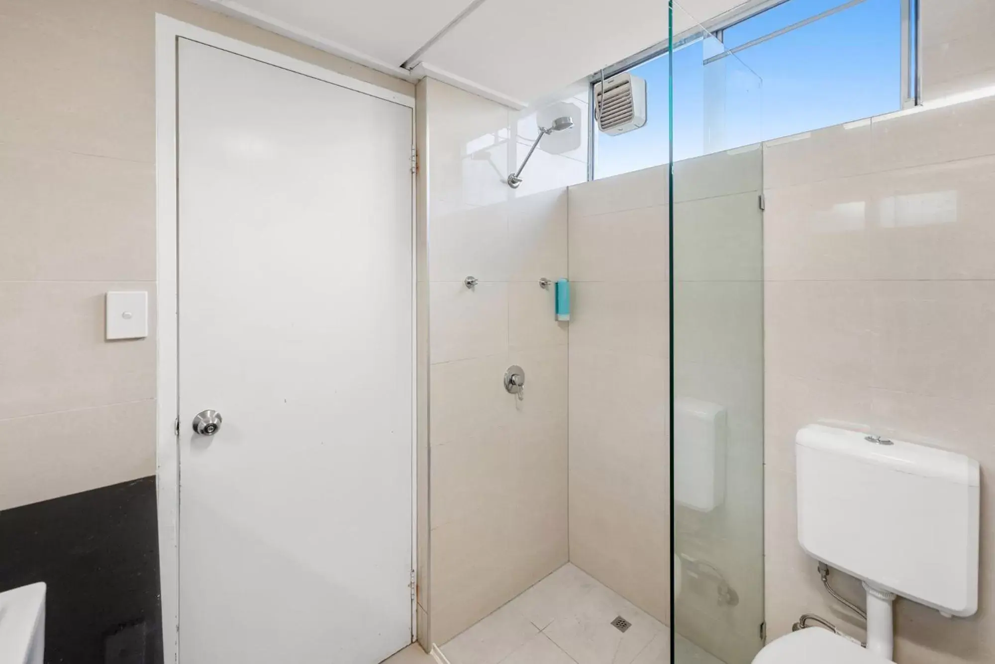 Bathroom in Alloggio Hamilton Brisbane Airport