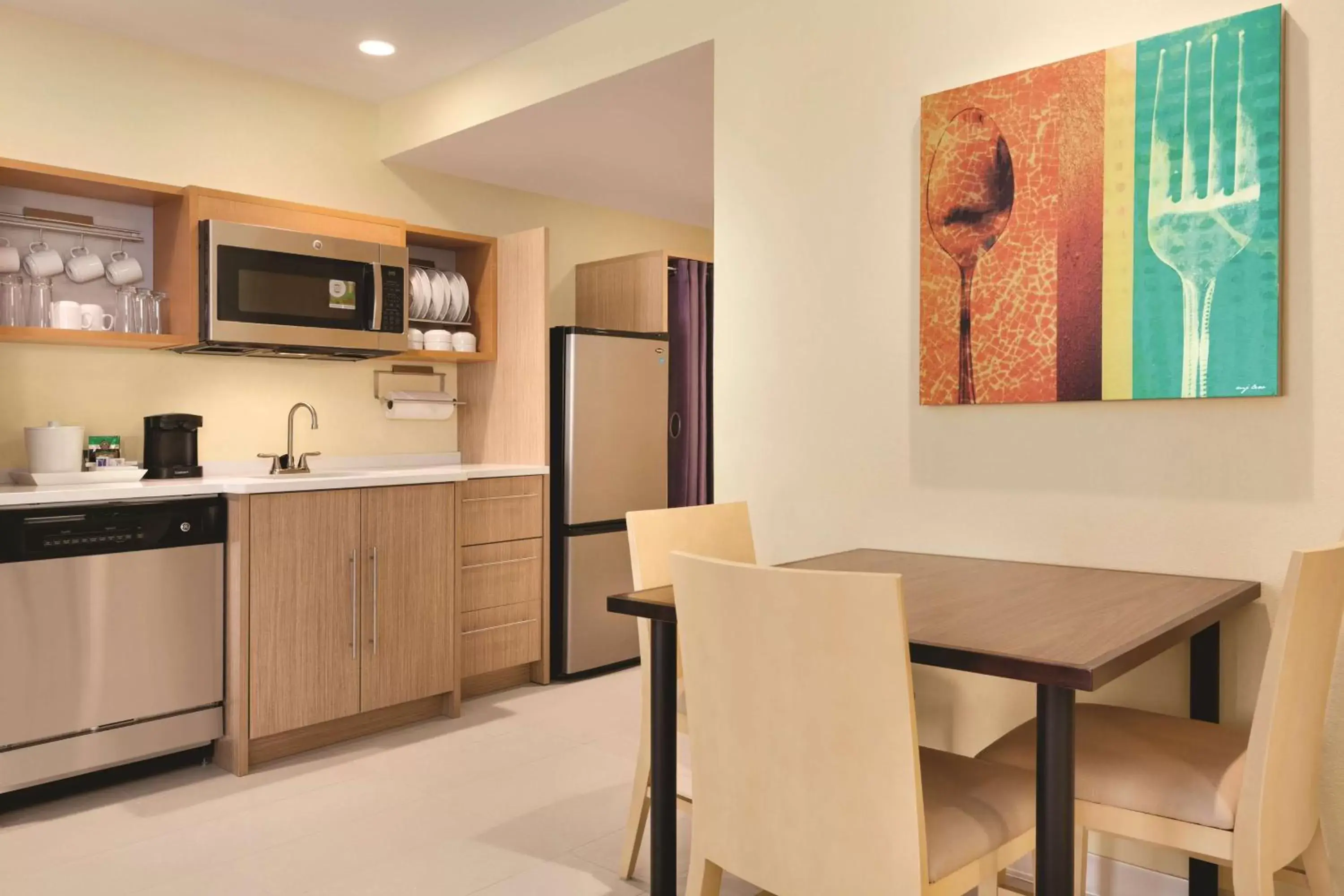 Kitchen or kitchenette, Kitchen/Kitchenette in Home2 Suites By Hilton Phoenix-Tempe University Research Park