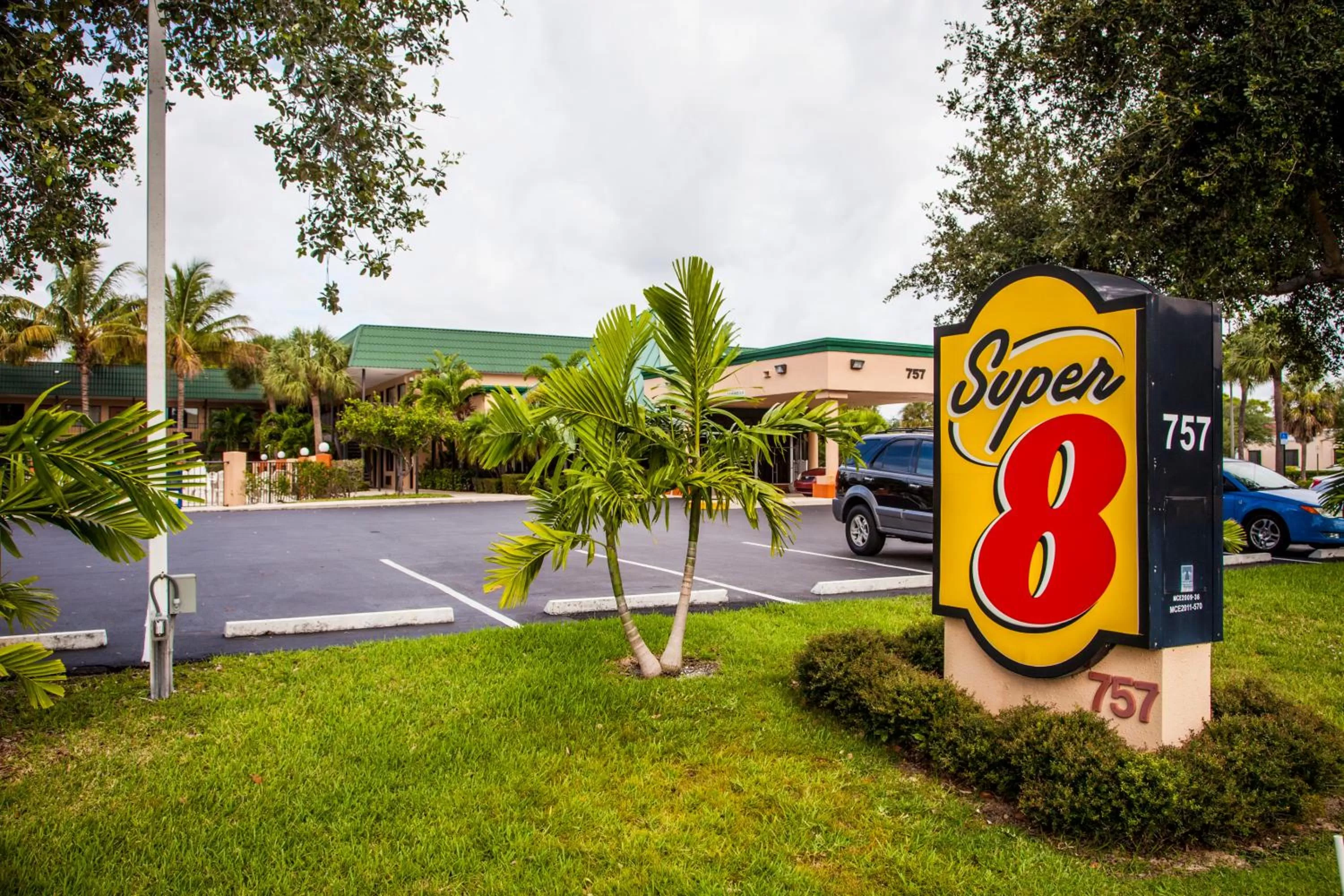 Facade/entrance in Super 8 by Wyndham North Palm Beach