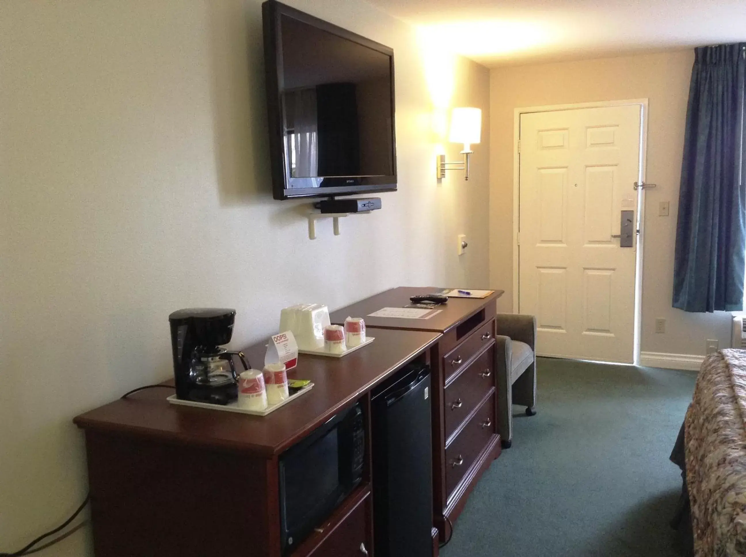 TV and multimedia, TV/Entertainment Center in Ramada by Wyndham Oceanside