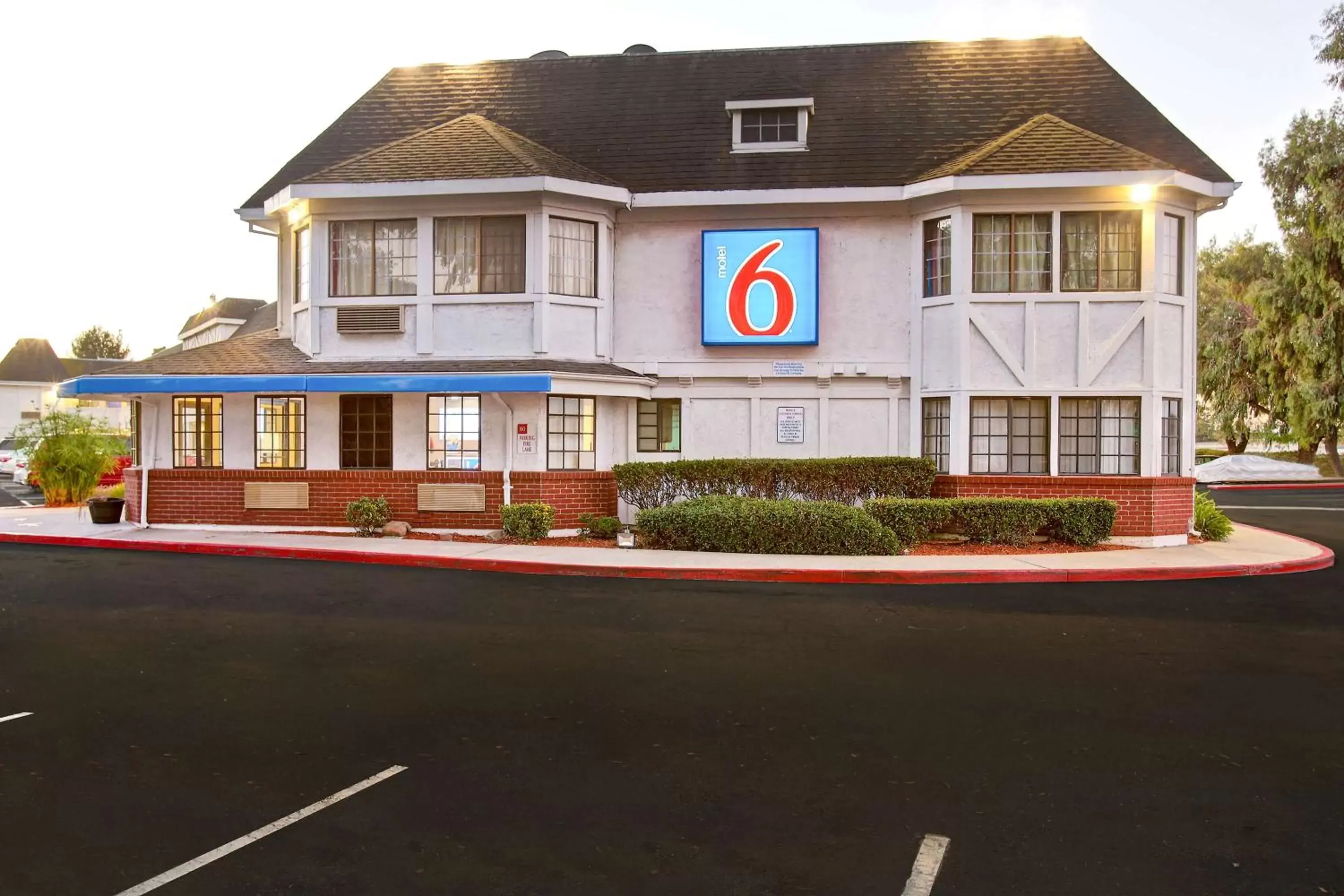 Property Building in Motel 6-Fremont, CA - North