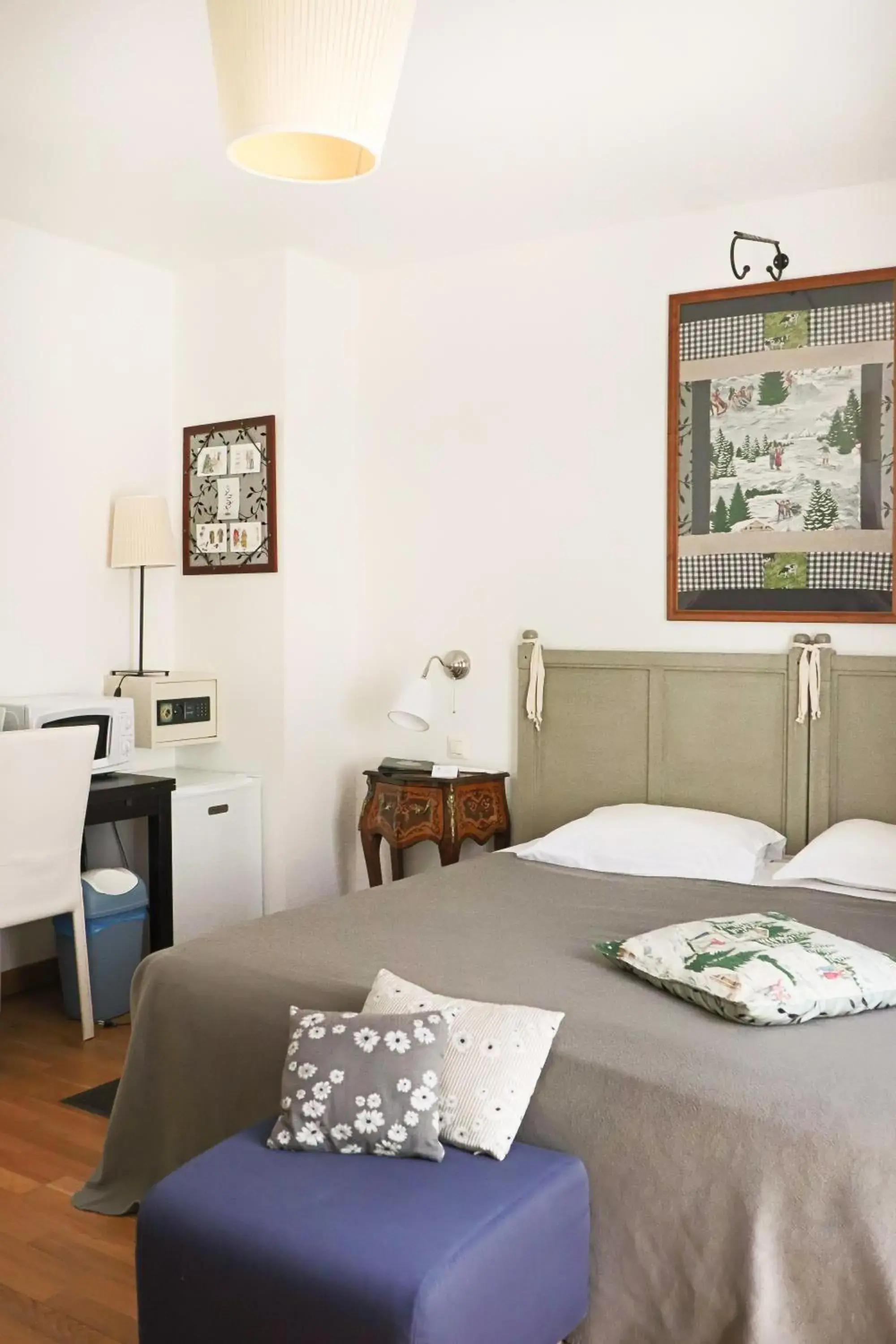 Photo of the whole room, Bed in A La Villa Boucicaut