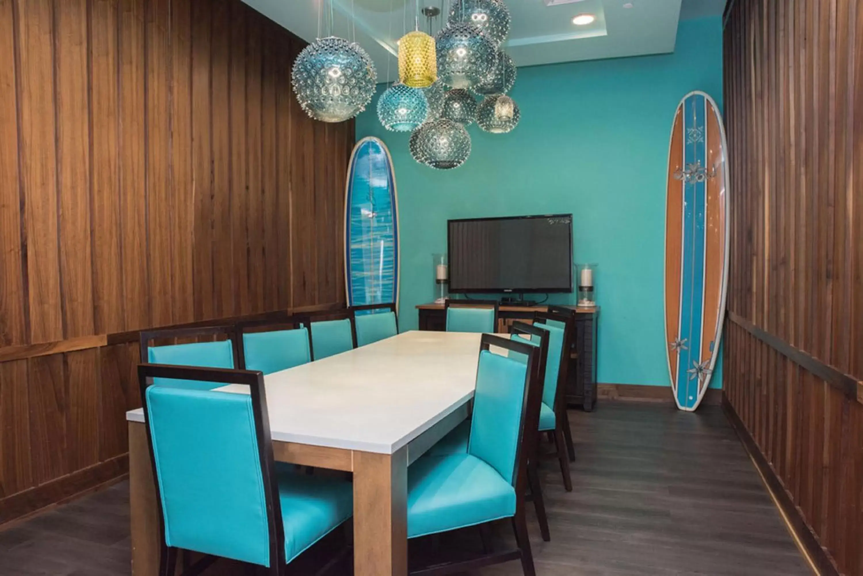 Restaurant/places to eat, Seating Area in Holiday Inn Resort Pensacola Beach, an IHG Hotel